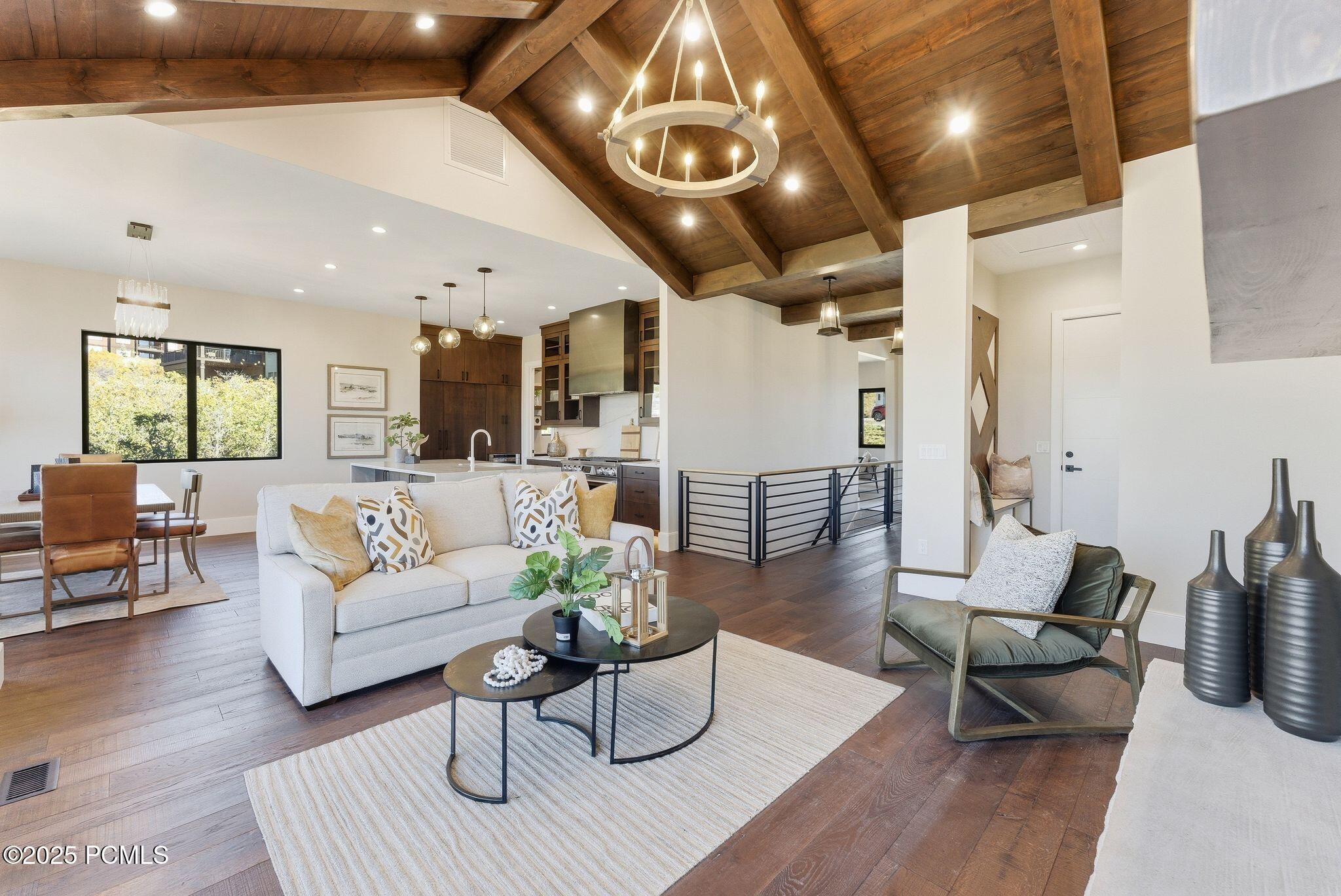 1385 E Lasso Trail