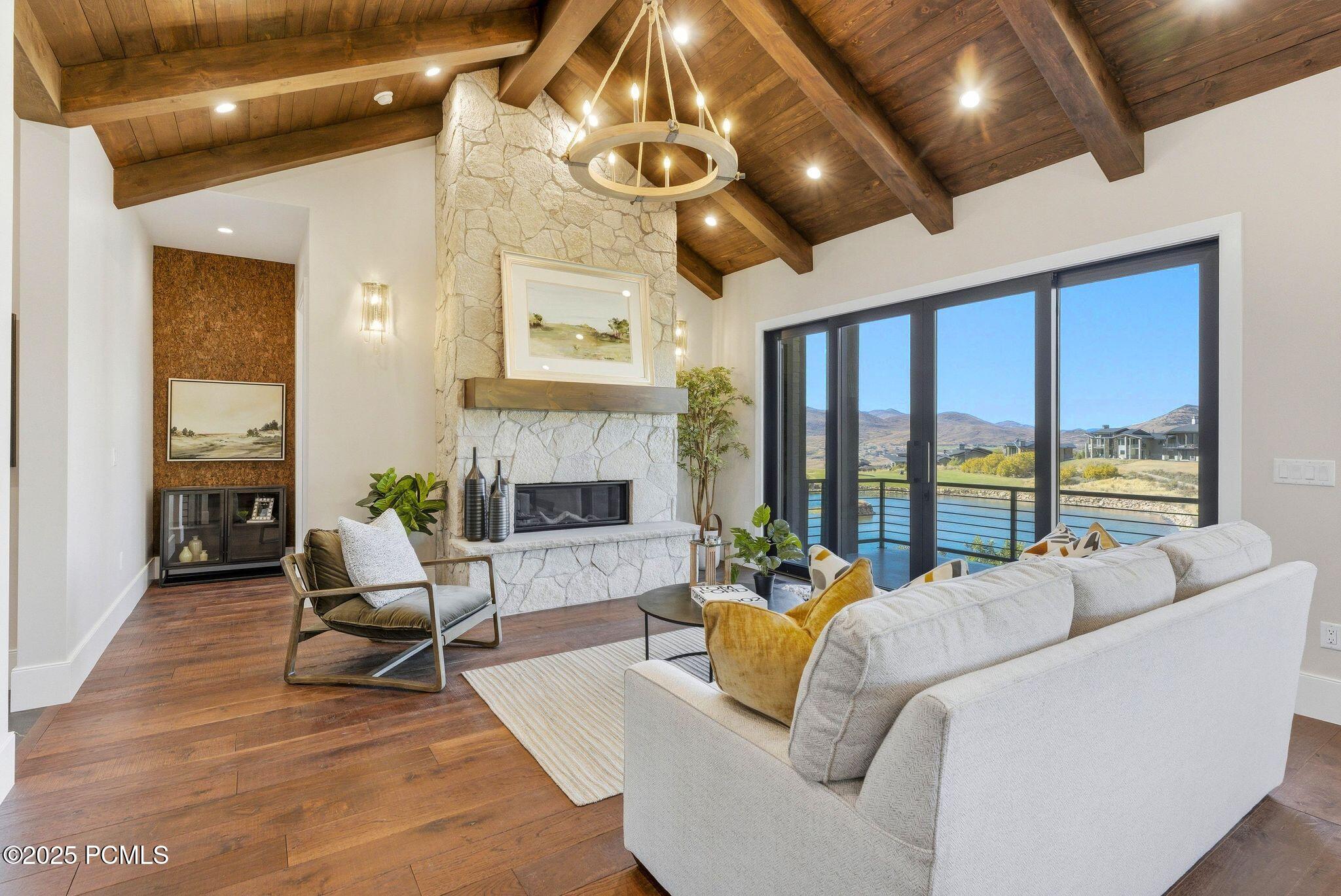 1385 E Lasso Trail