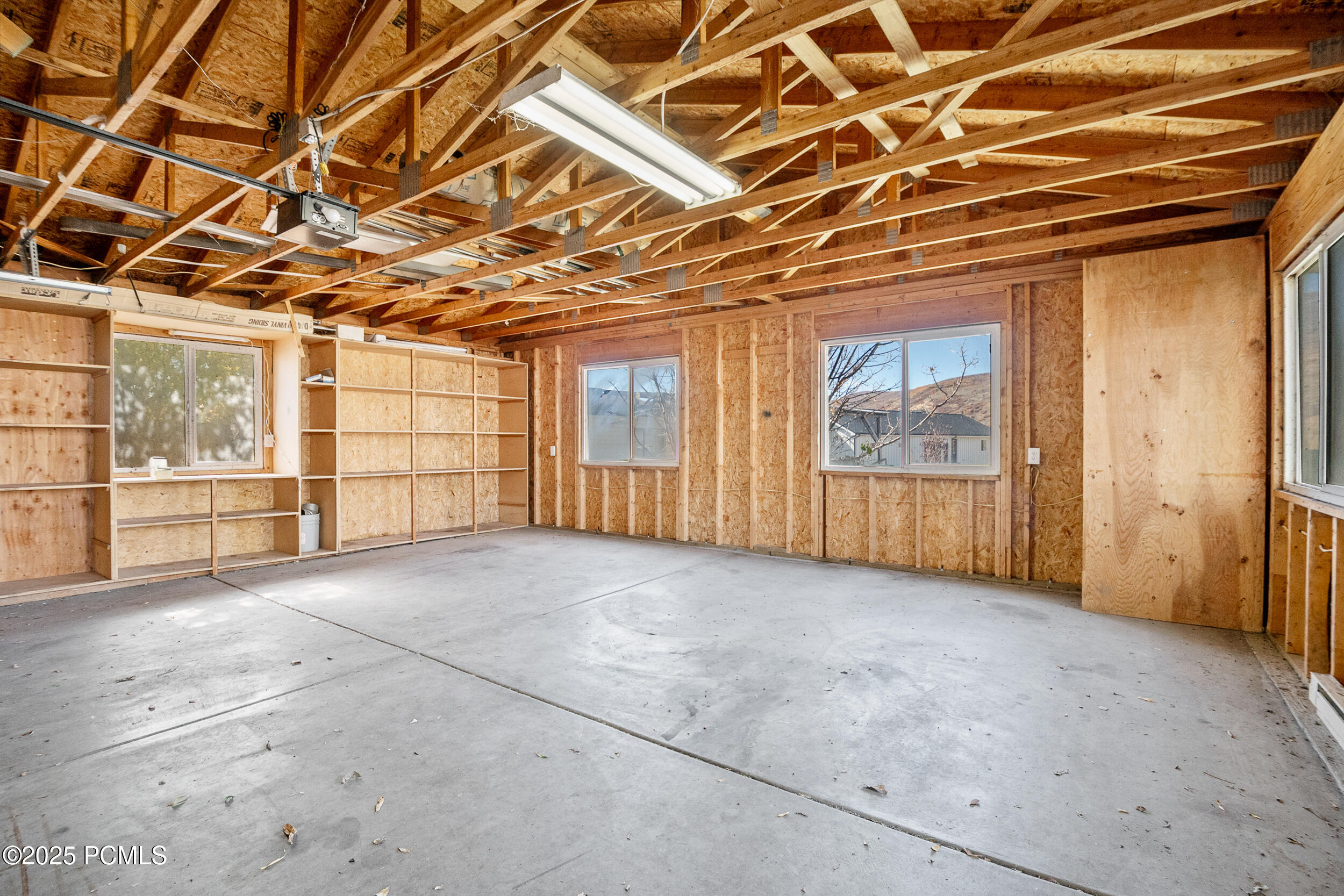 5661 N State Road 32, Peoa