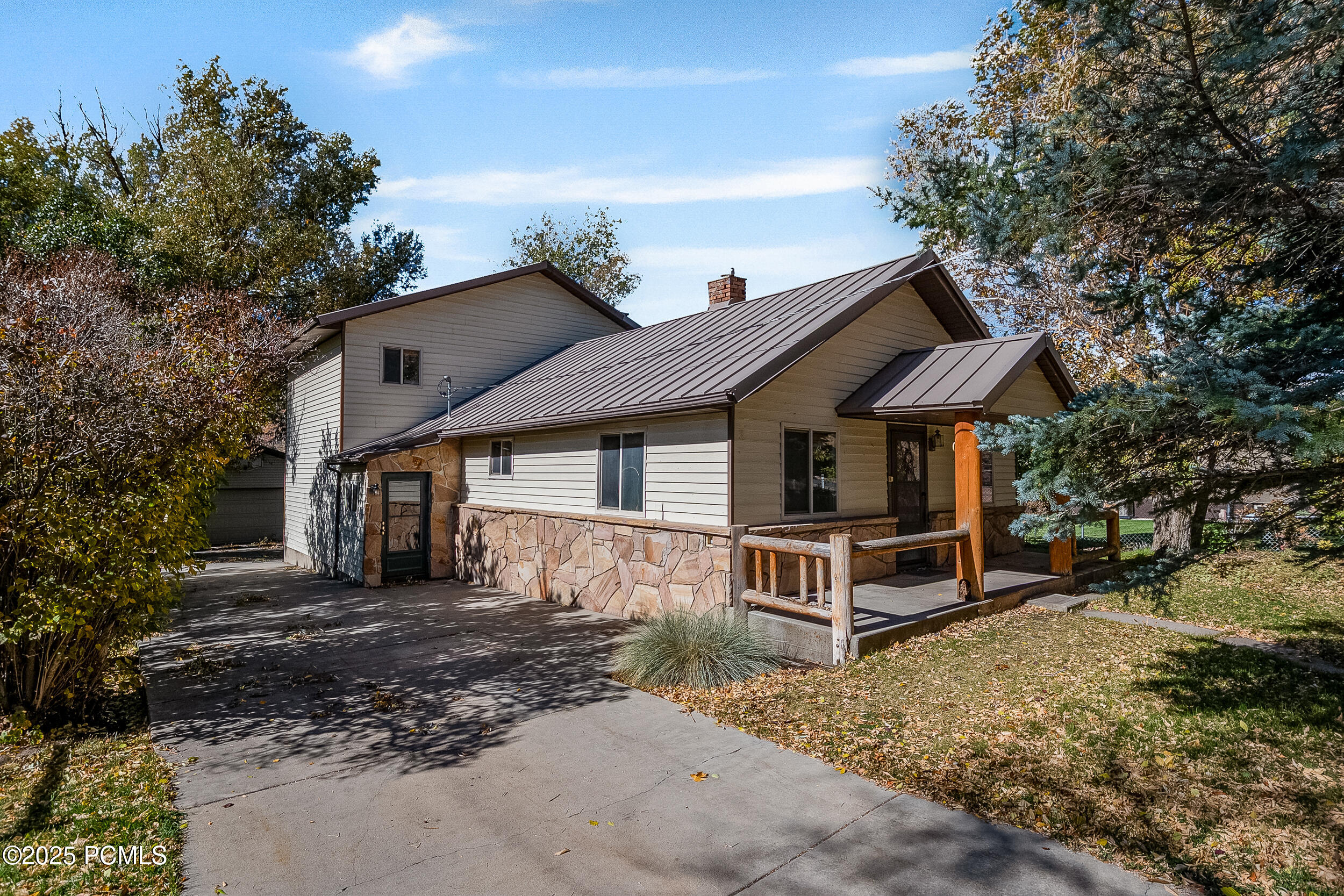 5661 N State Road 32, Peoa