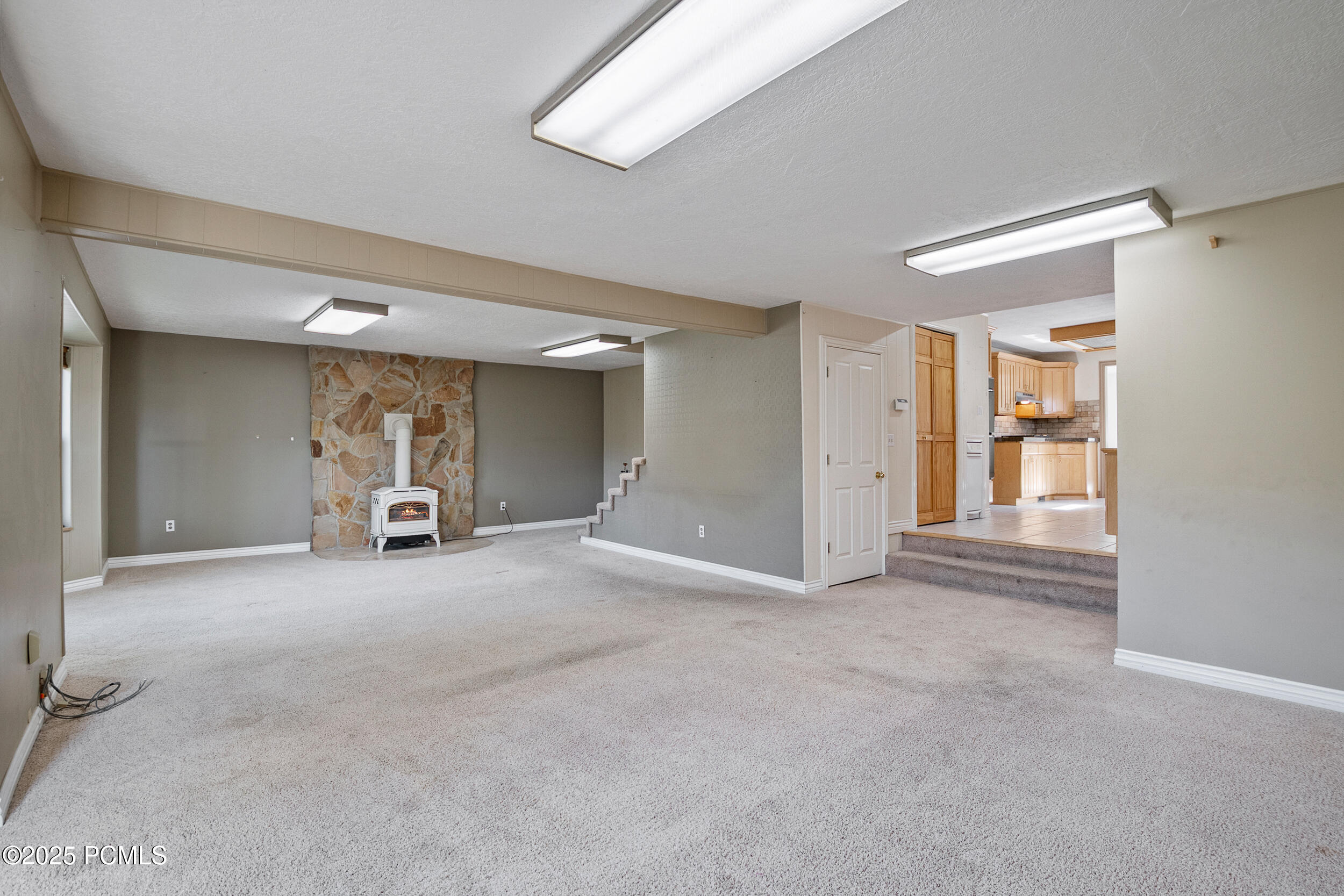 5661 N State Road 32, Peoa