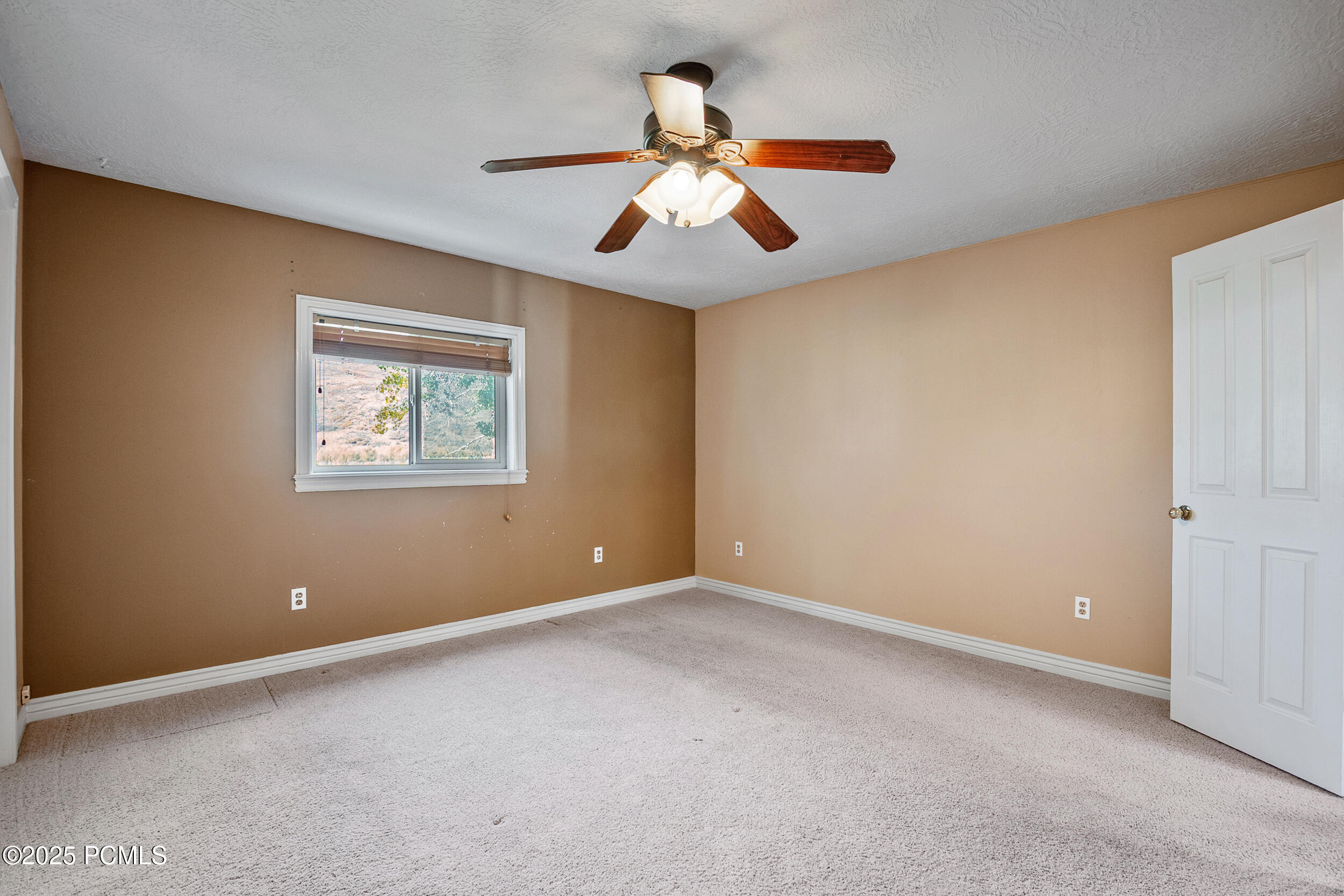 5661 N State Road 32, Peoa