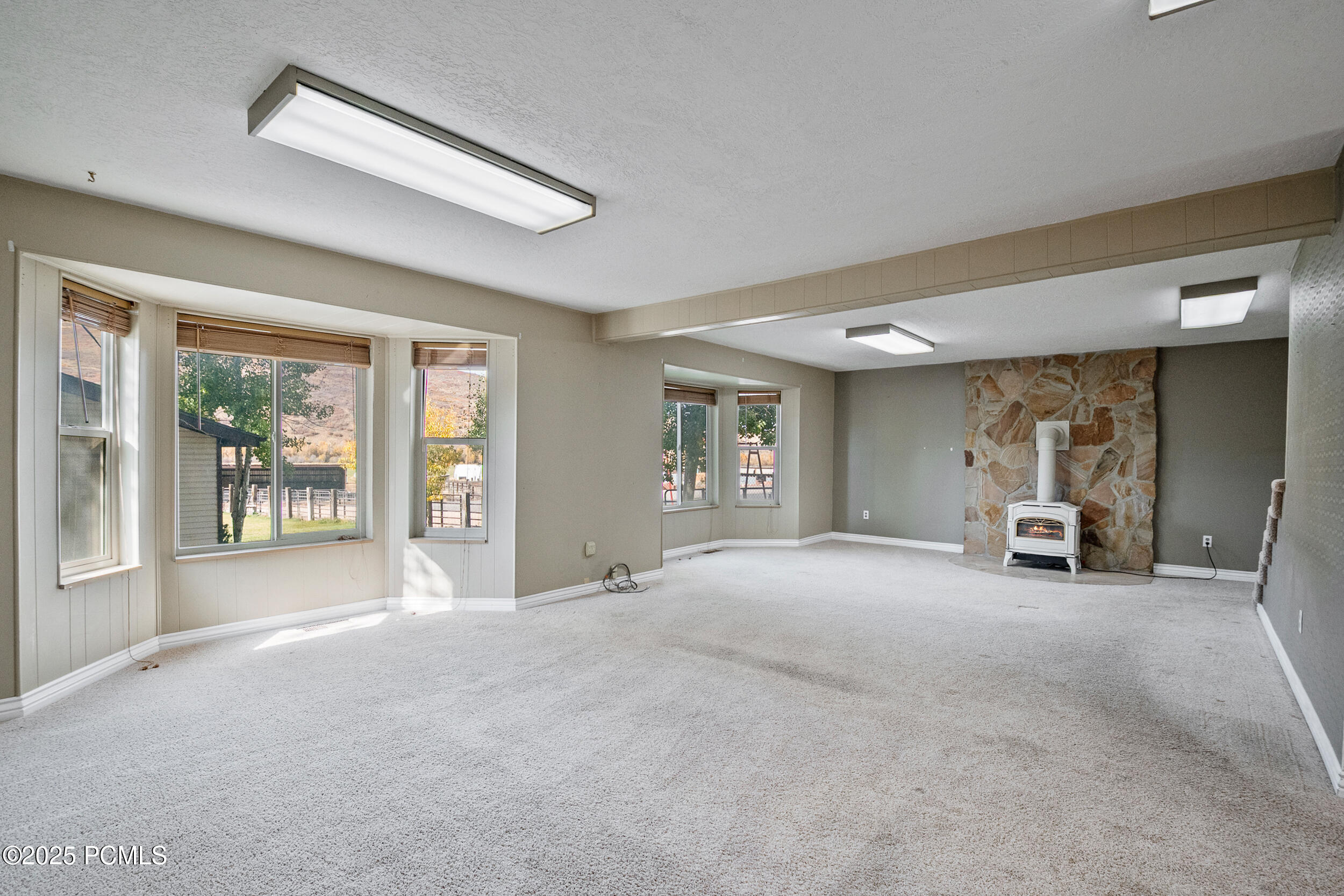 5661 N State Road 32, Peoa