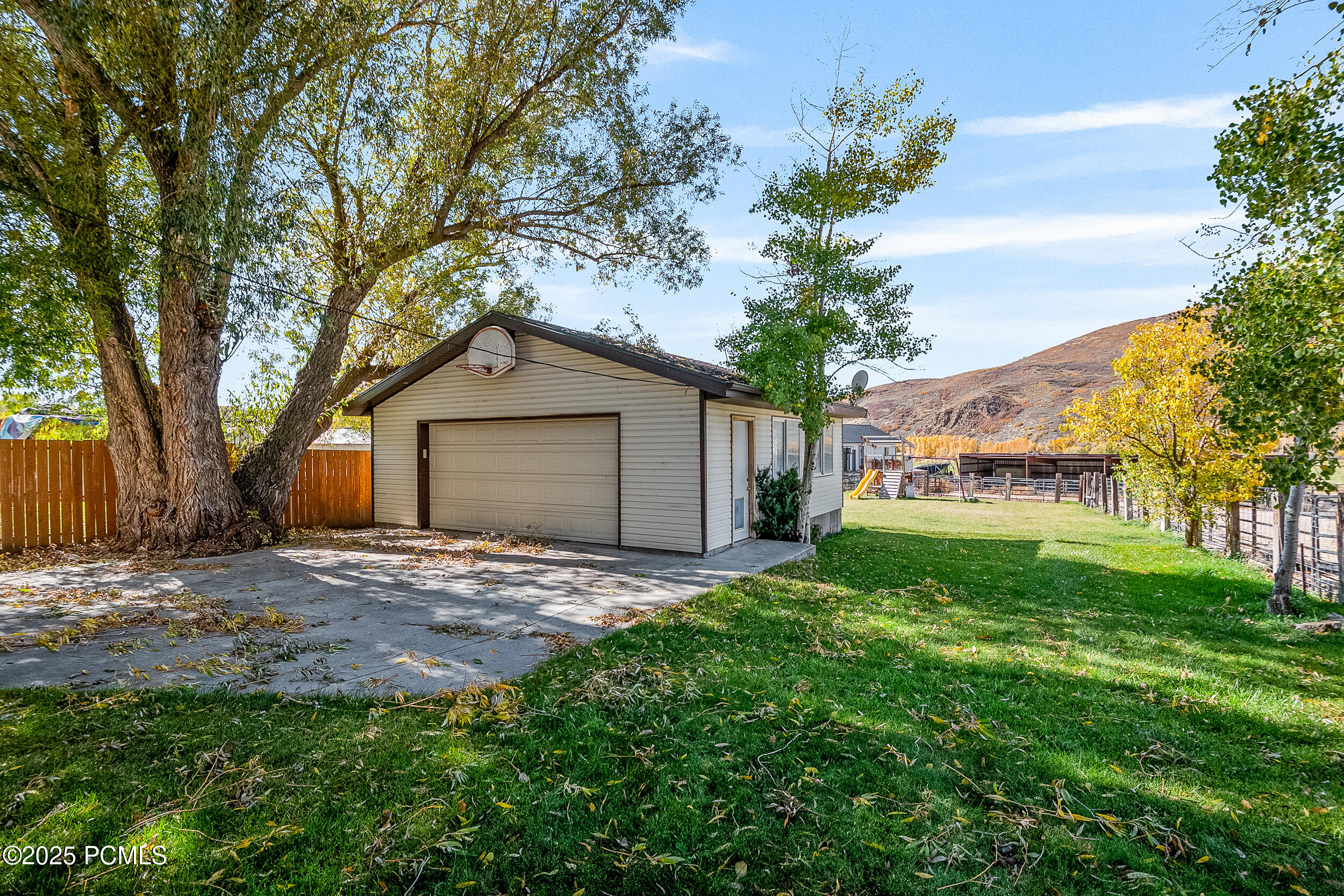 5661 N State Road 32, Peoa