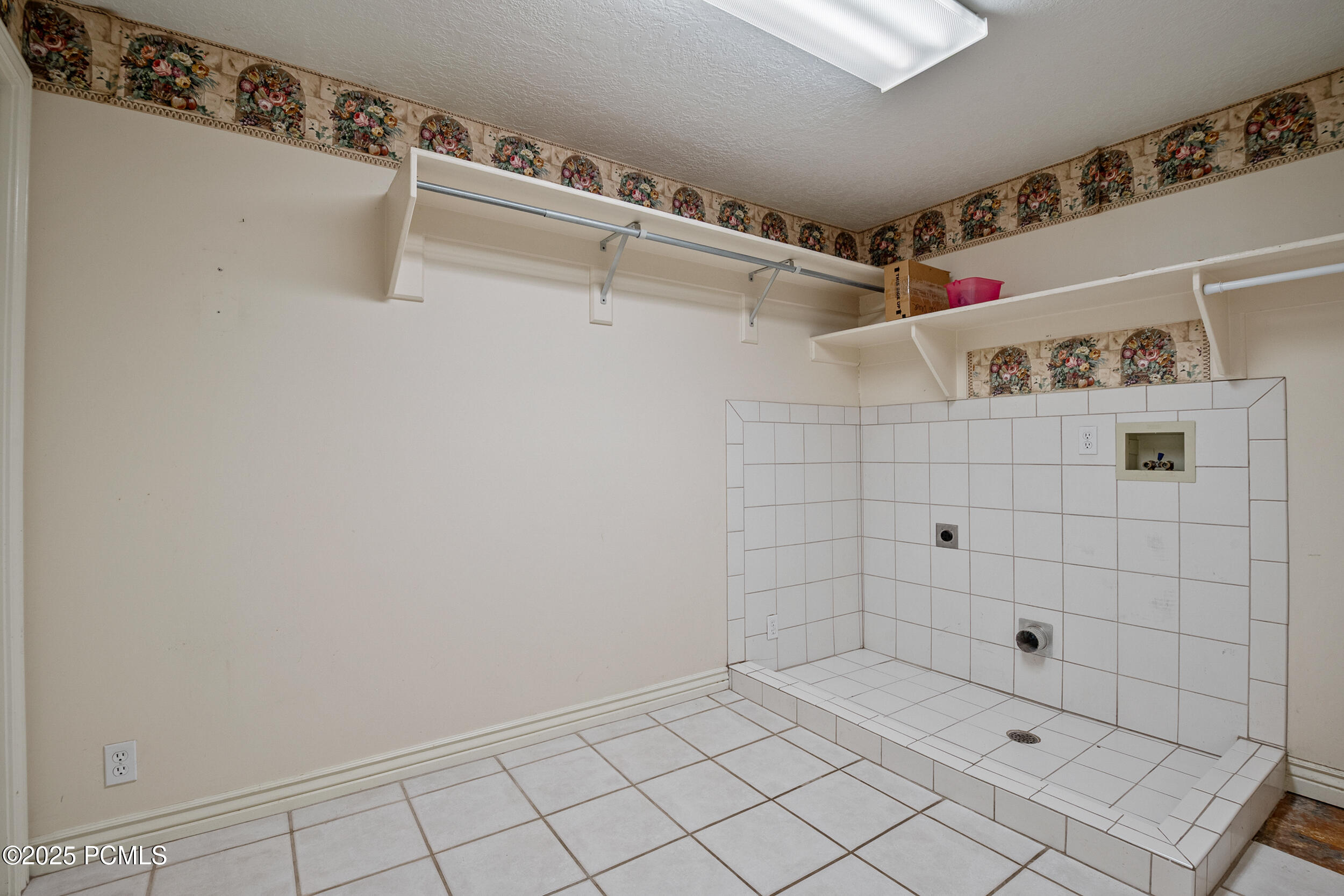 5661 N State Road 32, Peoa