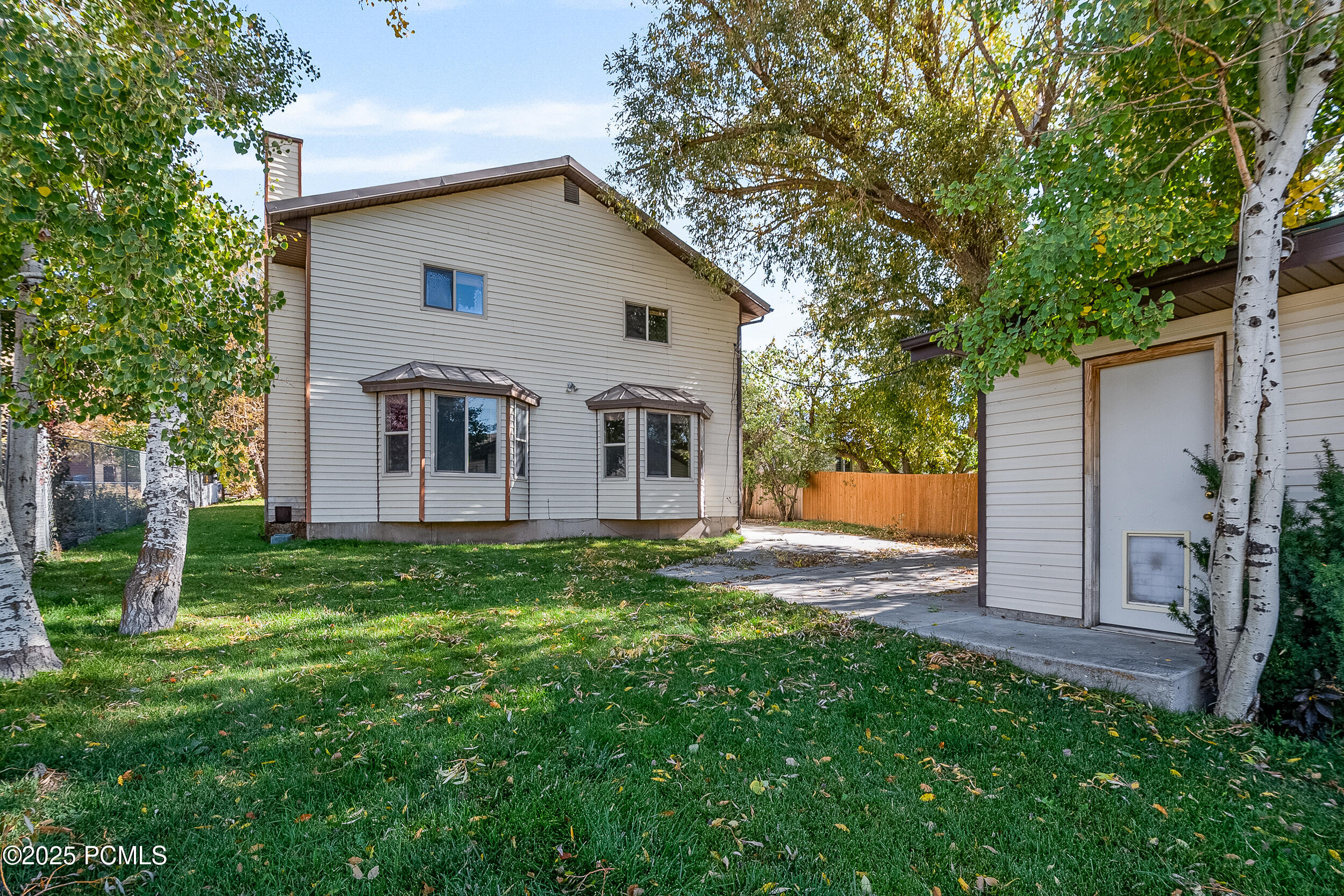 5661 N State Road 32, Peoa