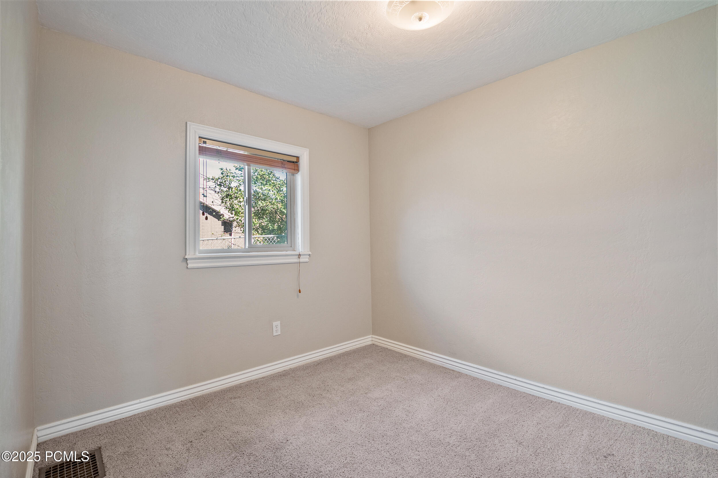 5661 N State Road 32, Peoa
