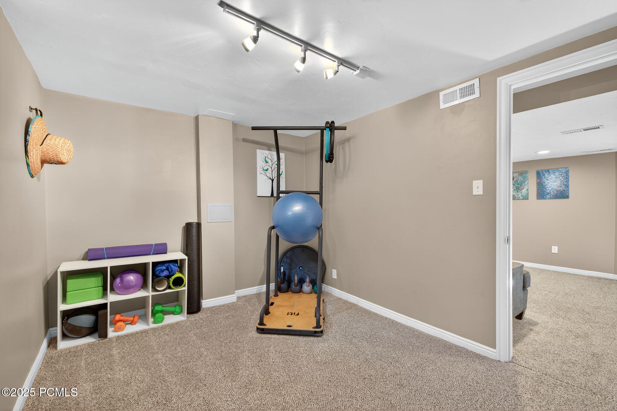 2719 S Imperial Street