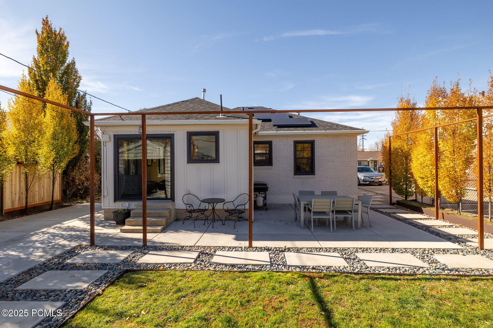 2719 S Imperial Street