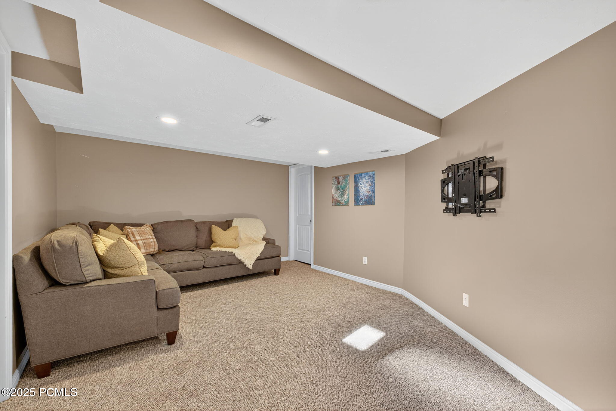 2719 S Imperial Street