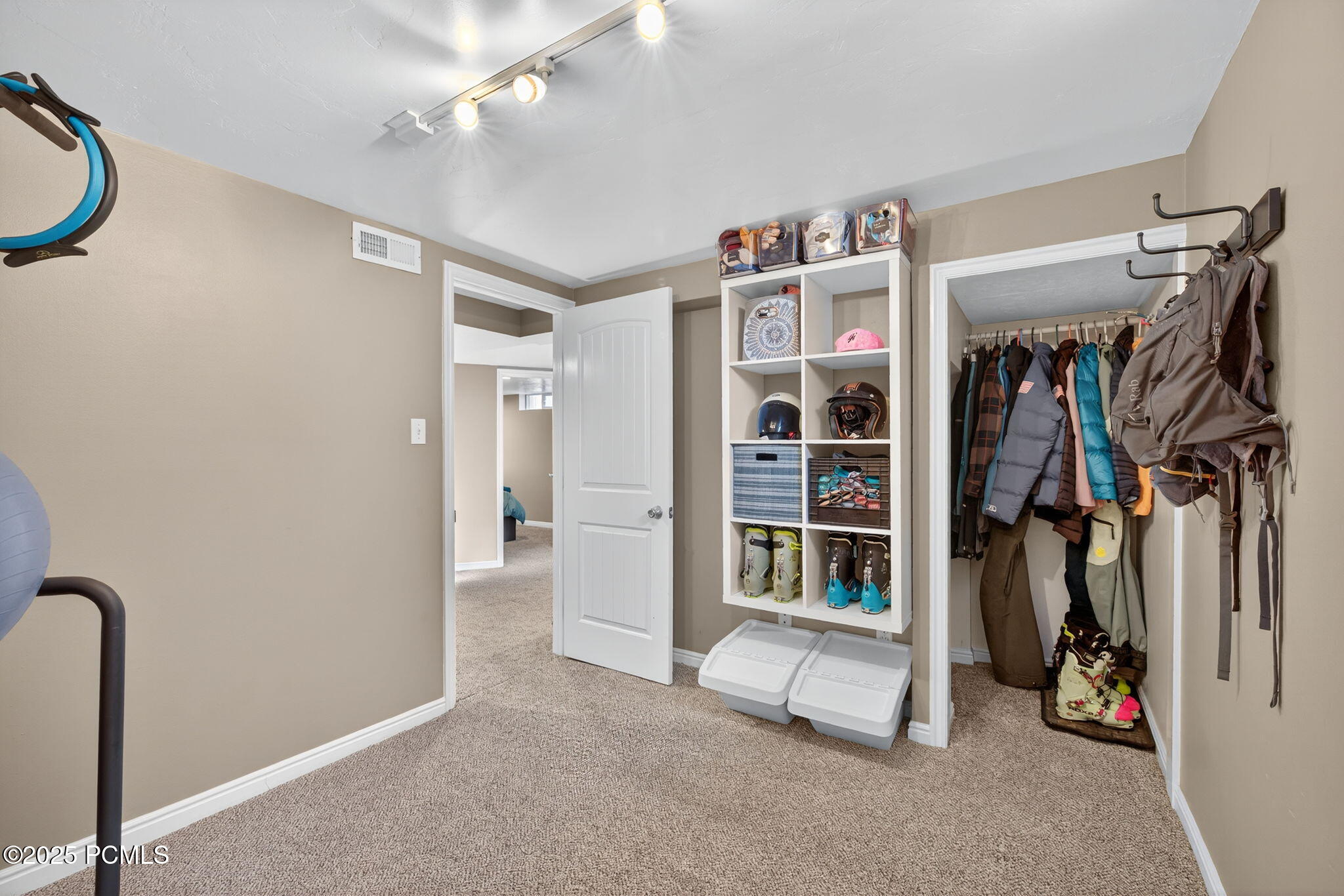 2719 S Imperial Street