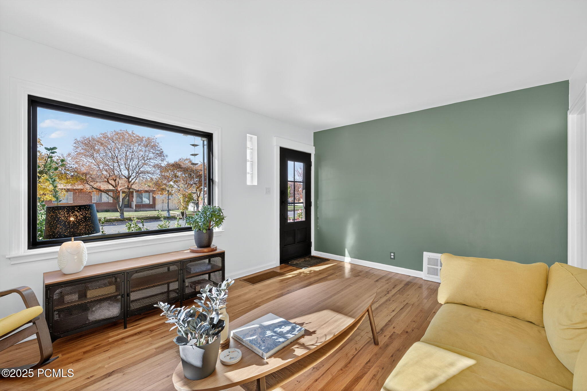 2719 S Imperial Street