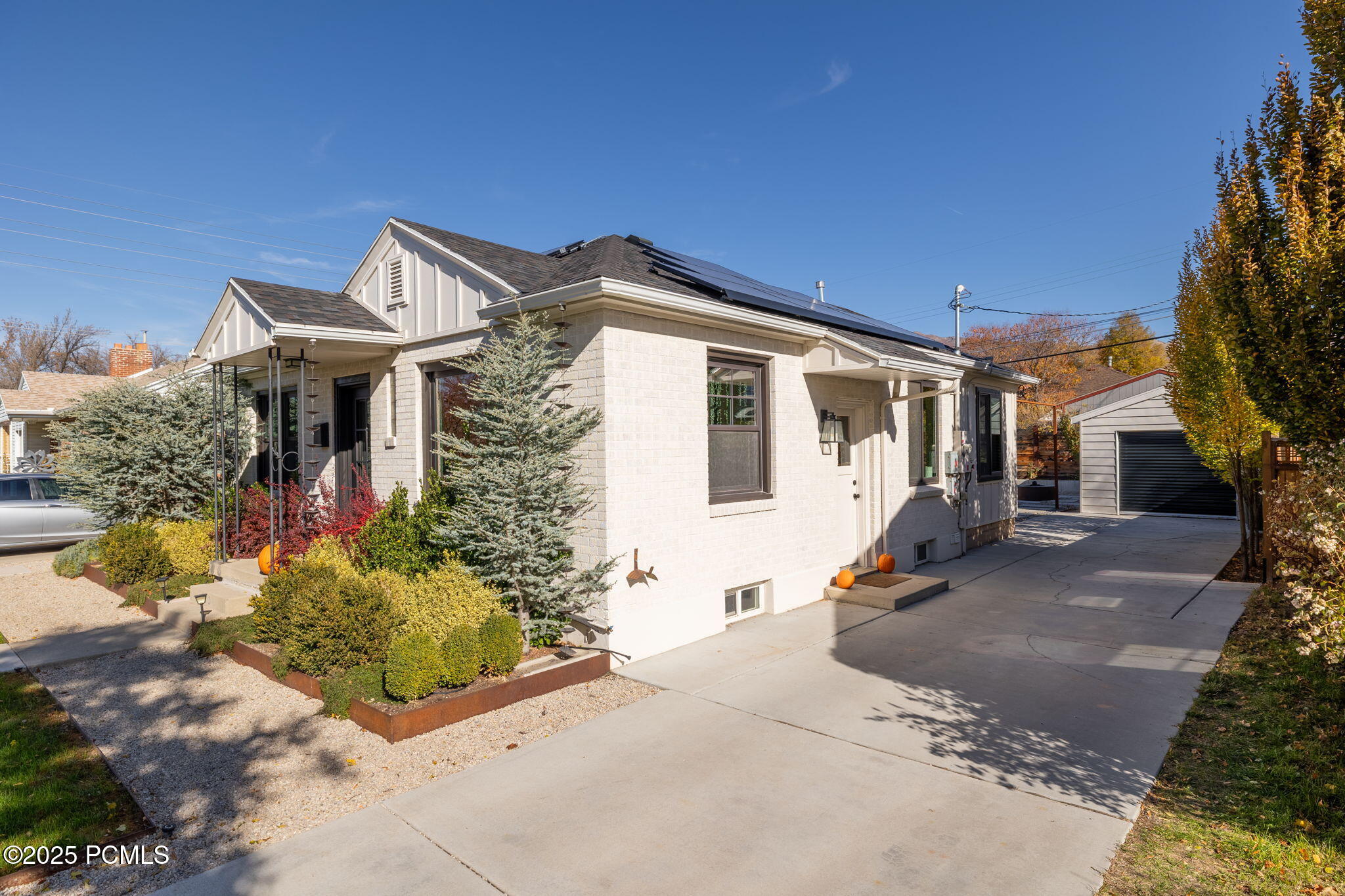 2719 S Imperial Street