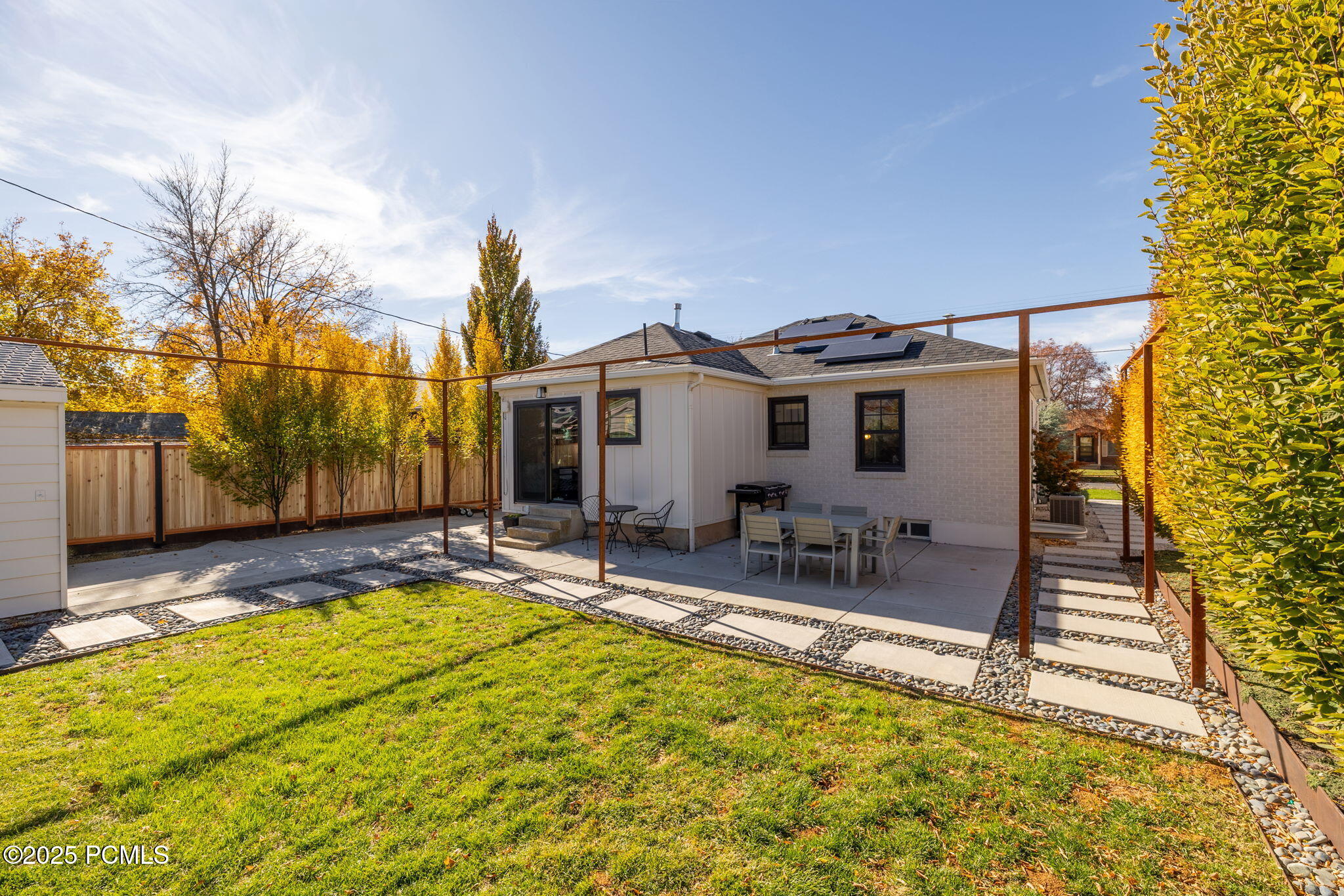 2719 S Imperial Street