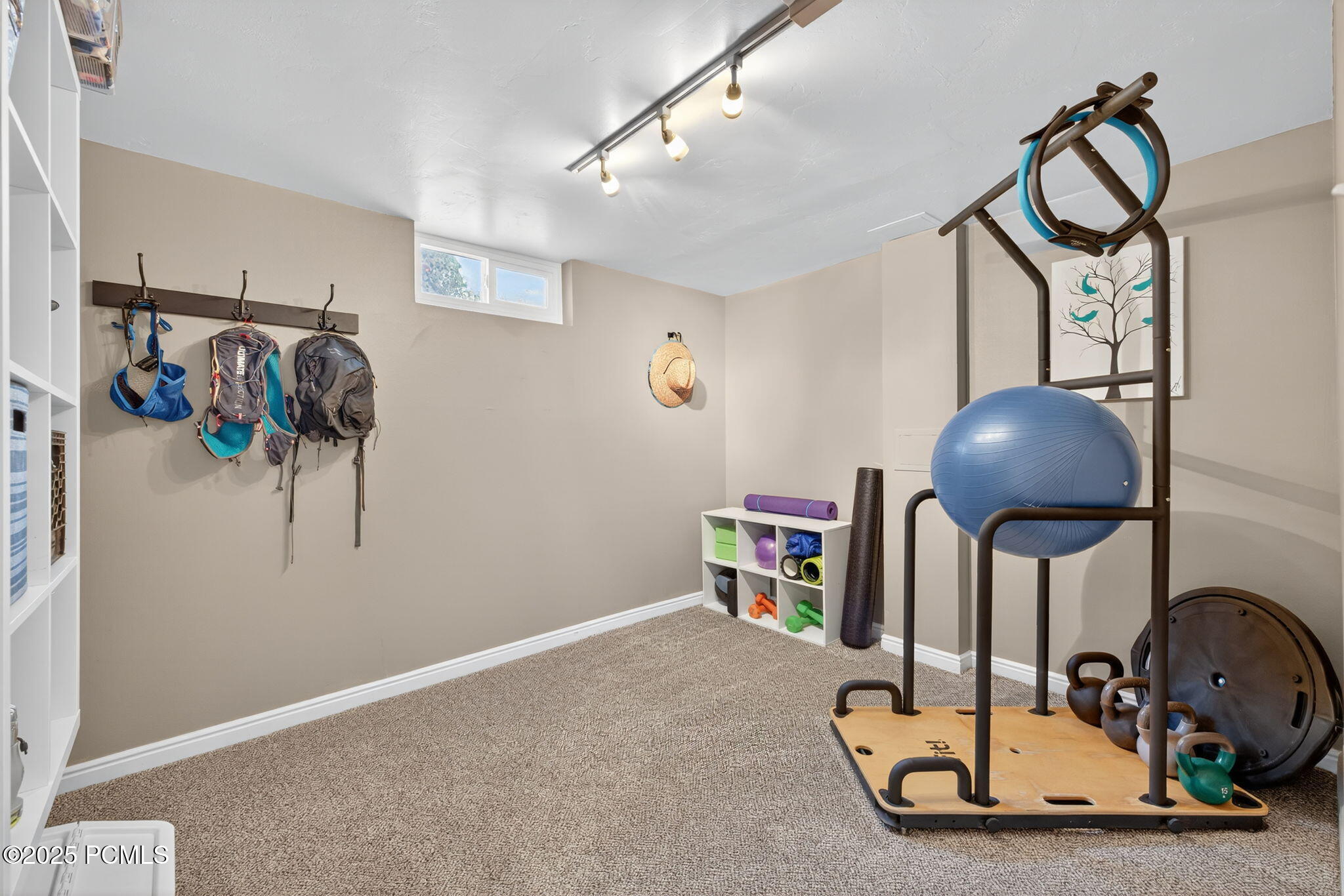 2719 S Imperial Street