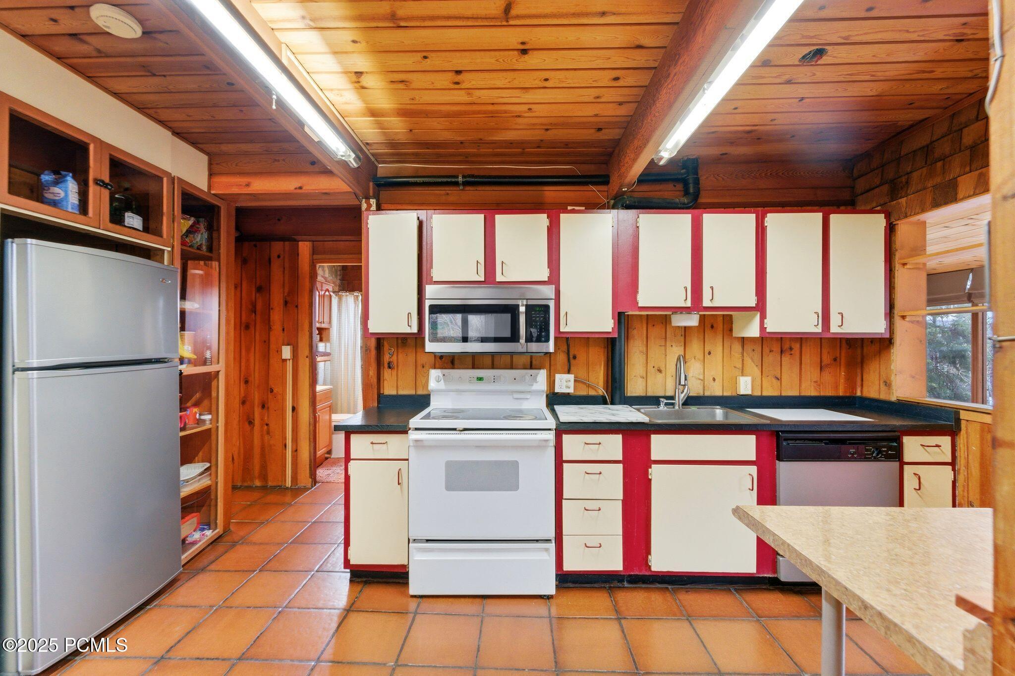 4915 W Ponderosa Drive