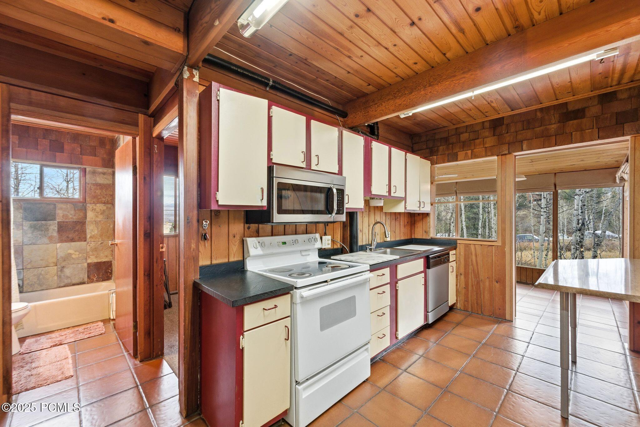 4915 W Ponderosa Drive