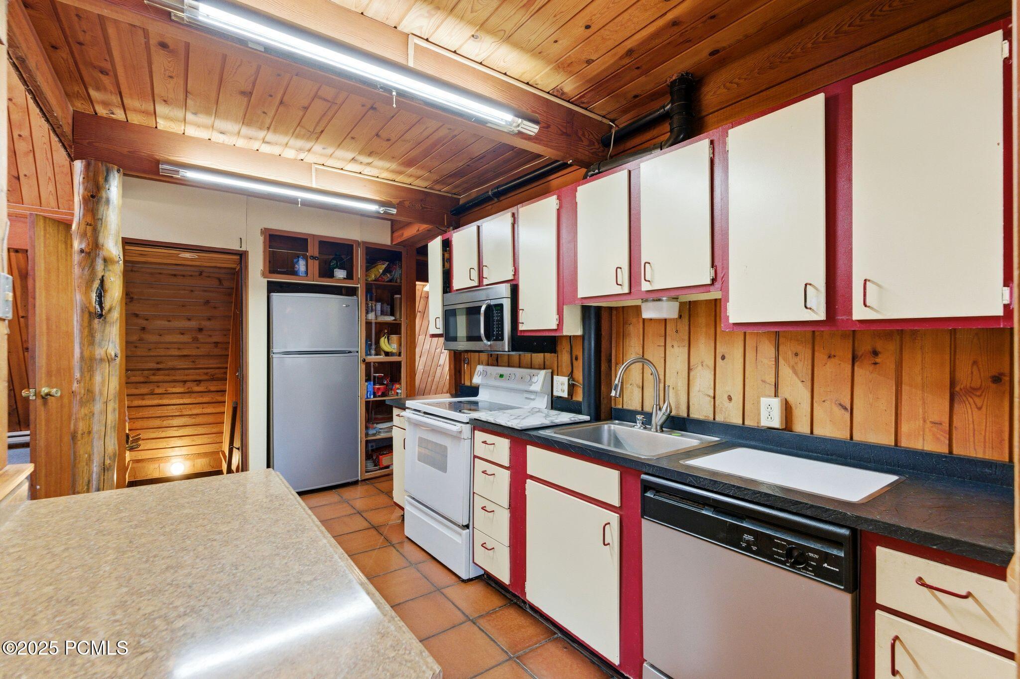 4915 W Ponderosa Drive