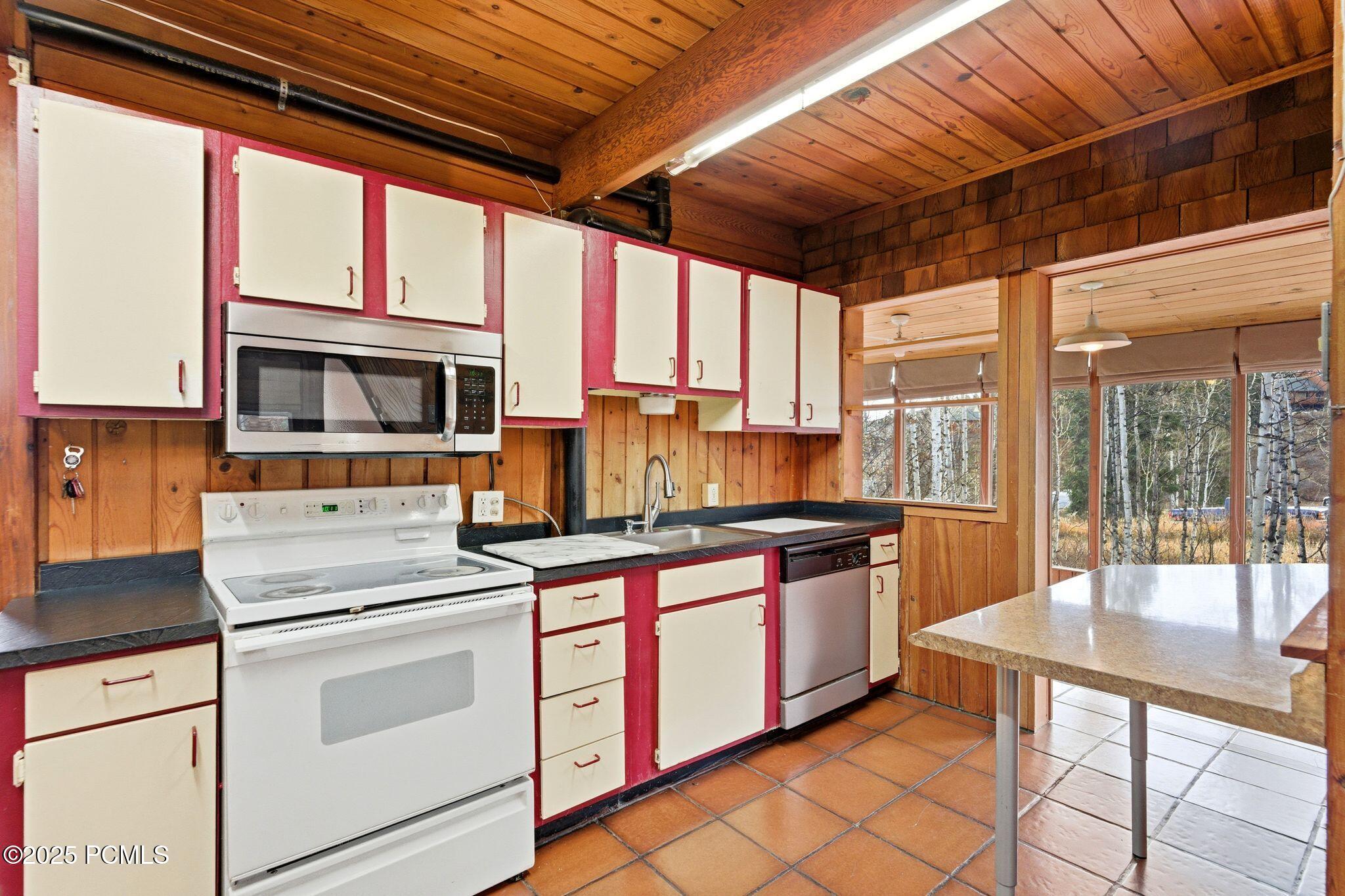 4915 W Ponderosa Drive