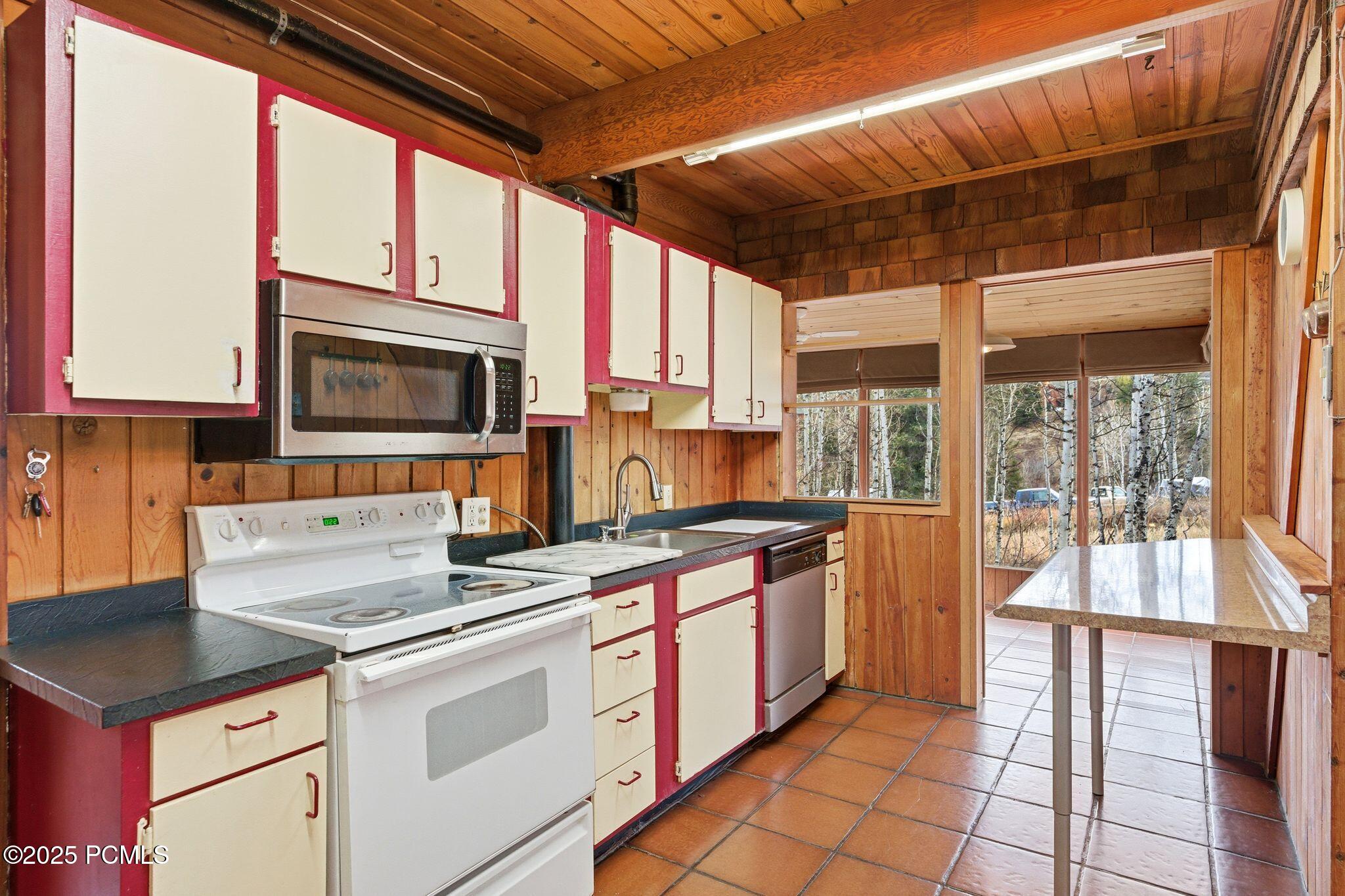 4915 W Ponderosa Drive