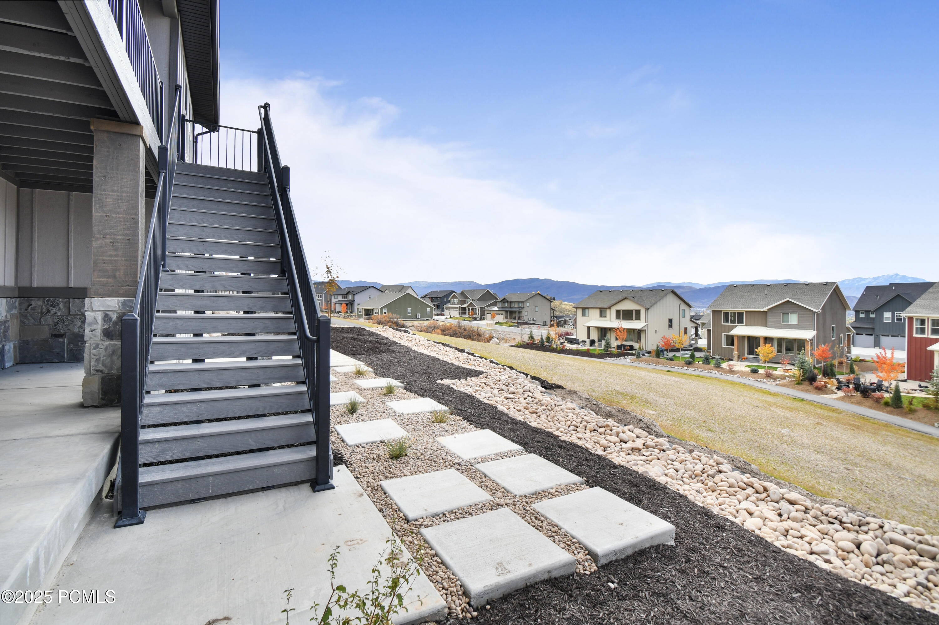 2455 N Meadowside Way