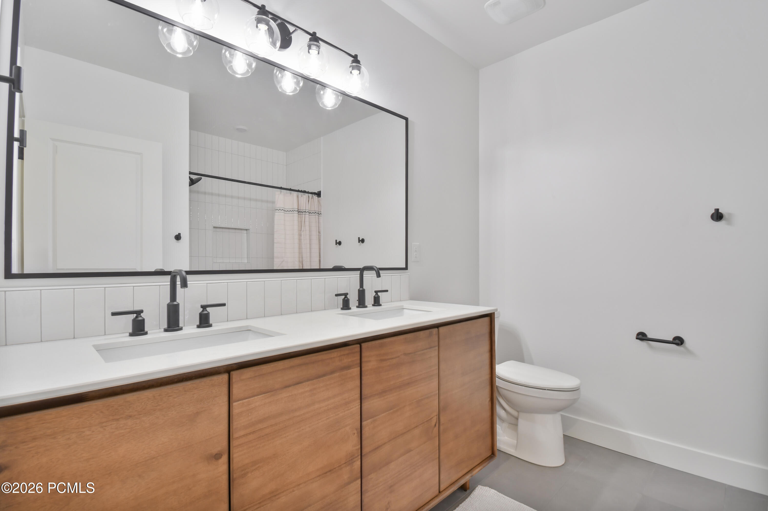 2455 N Meadowside Way