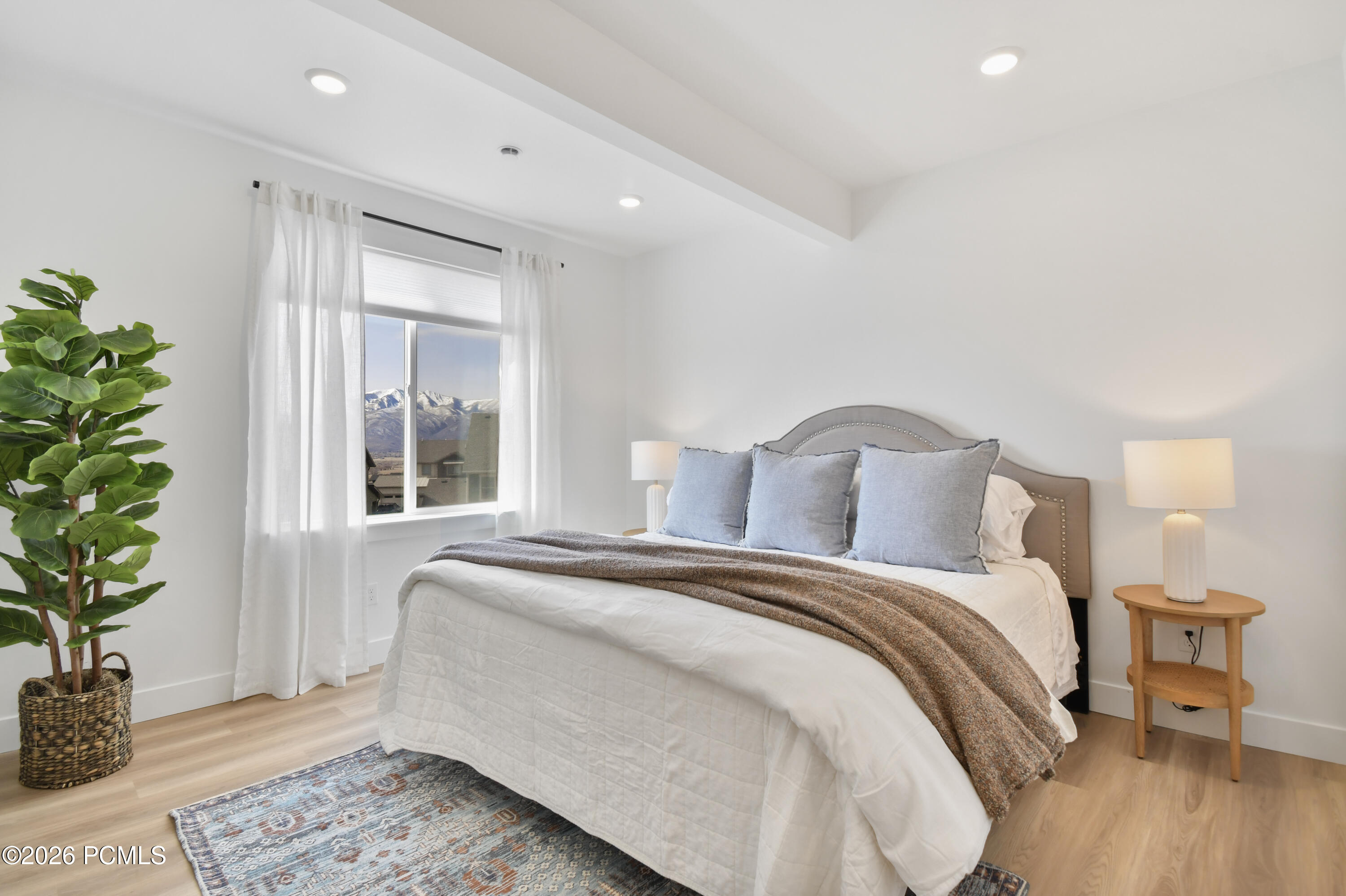 2455 N Meadowside Way