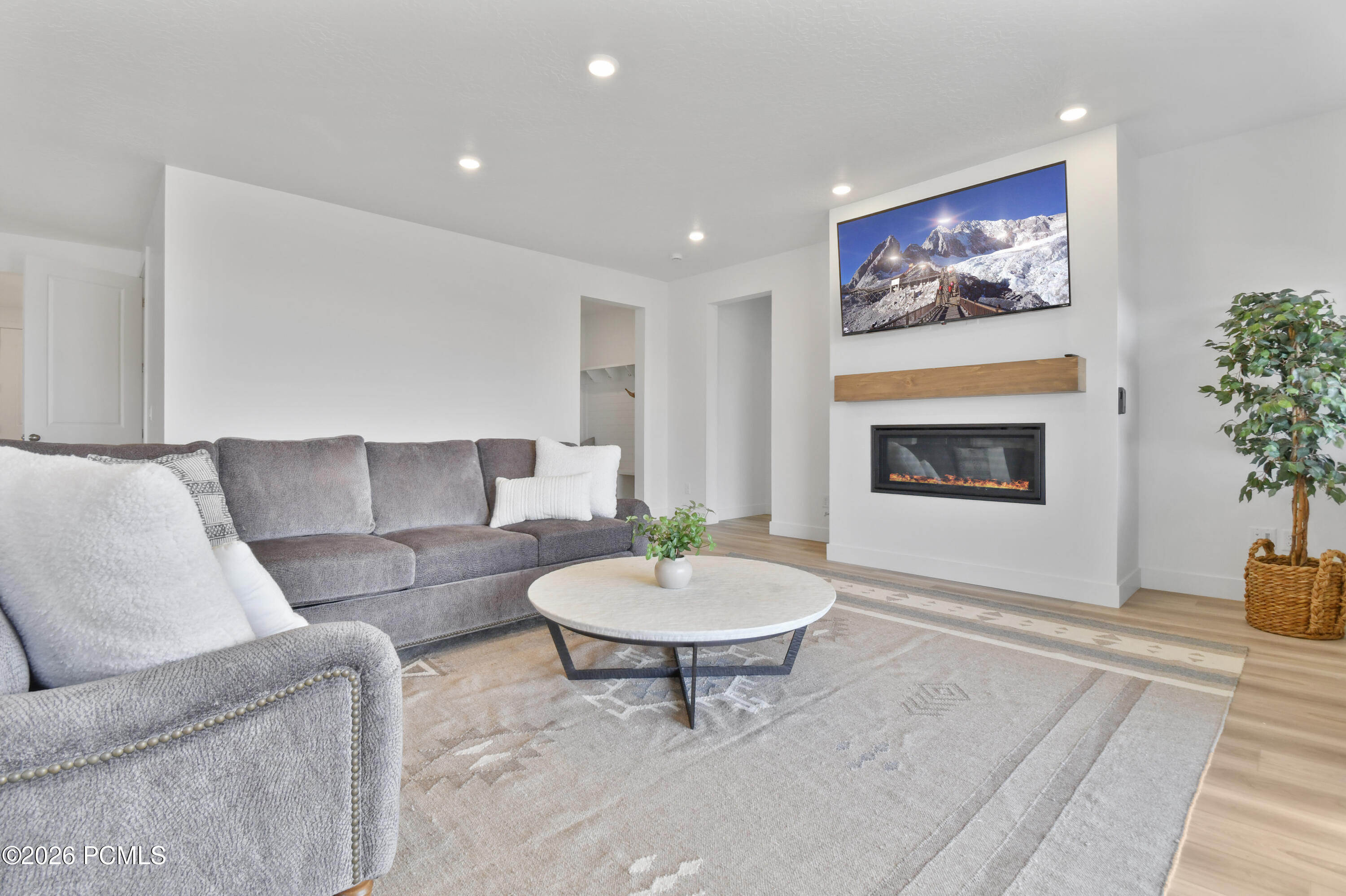 2455 N Meadowside Way