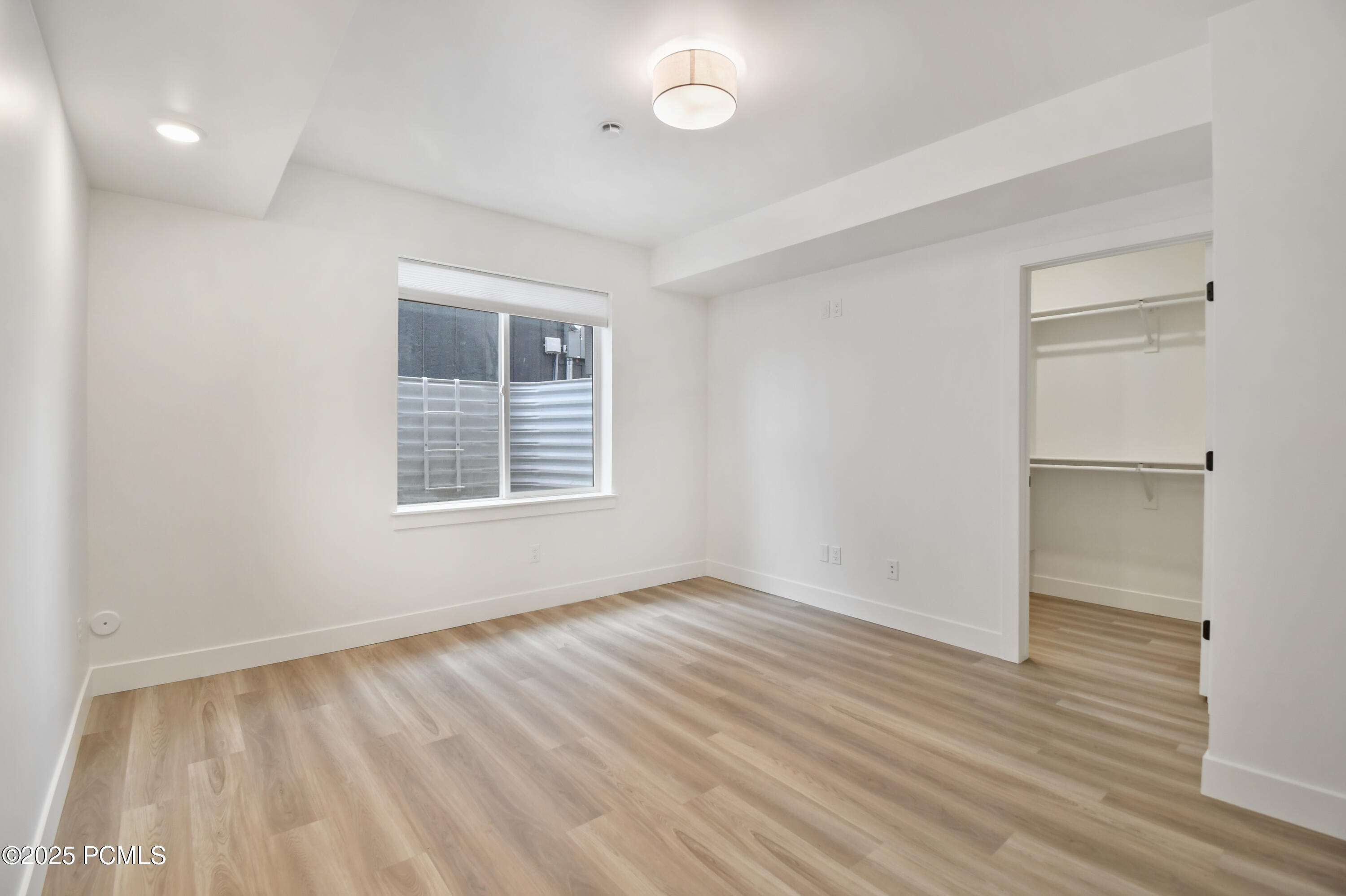 2455 N Meadowside Way