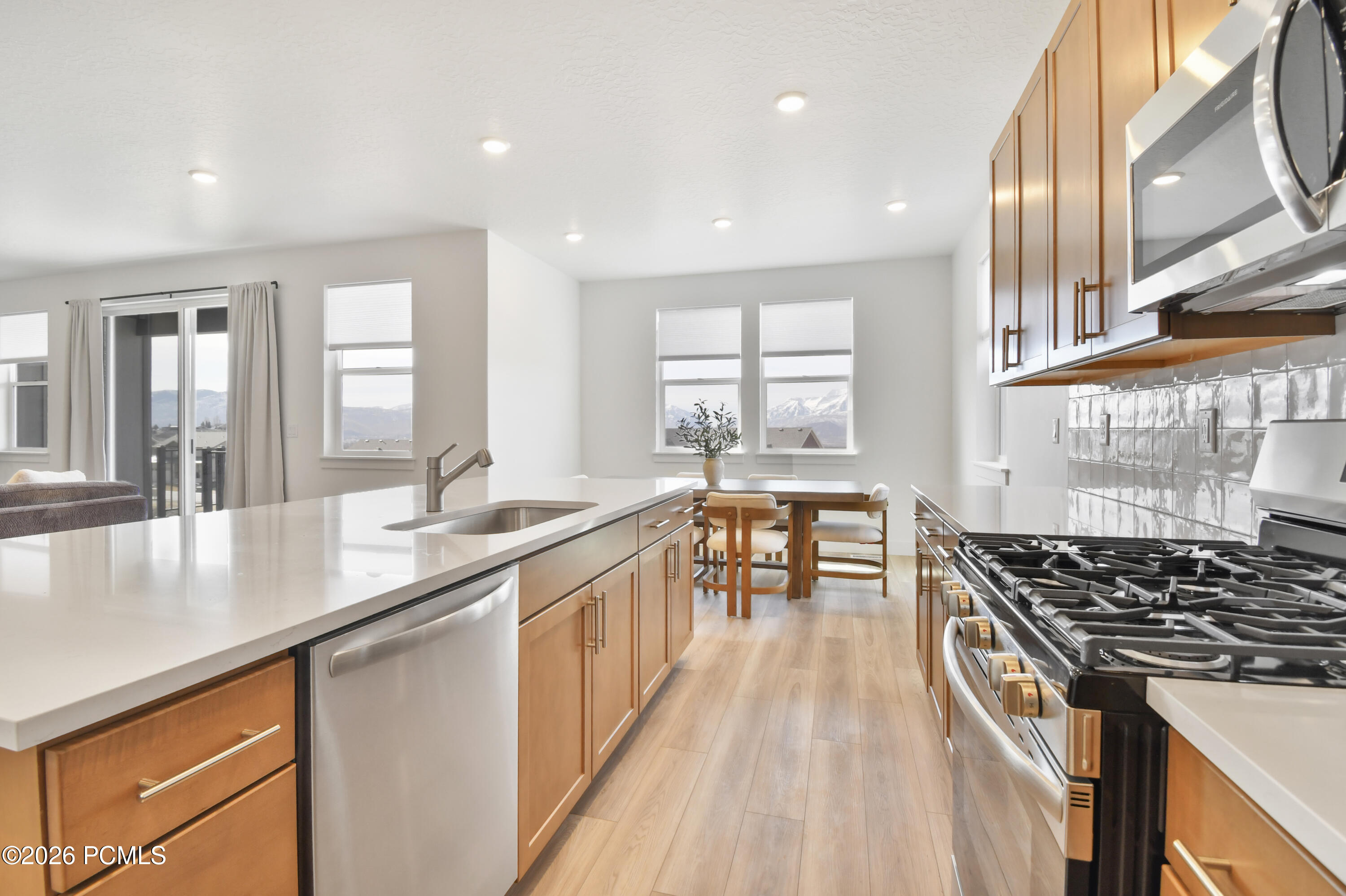 2455 N Meadowside Way