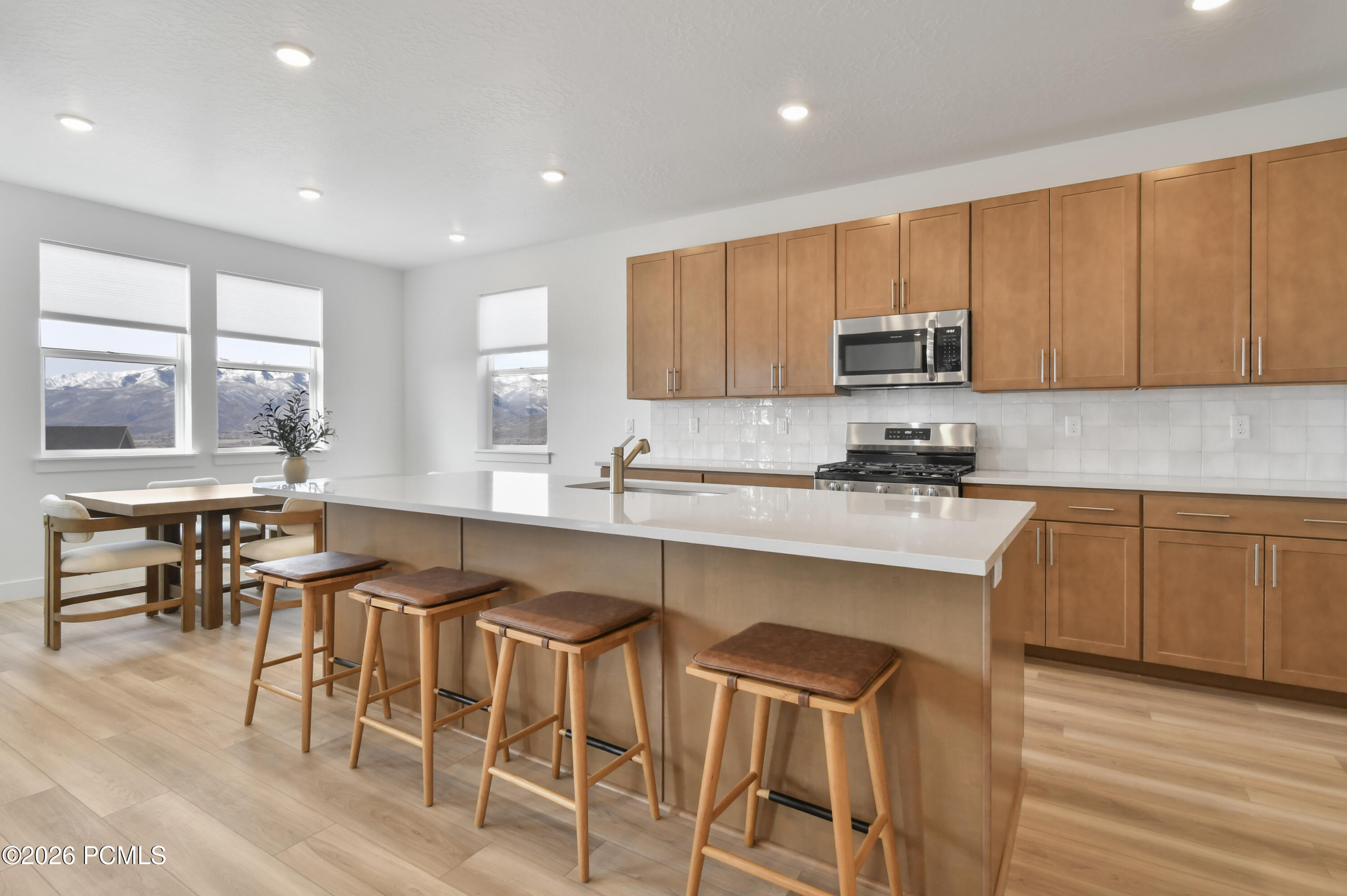 2455 N Meadowside Way