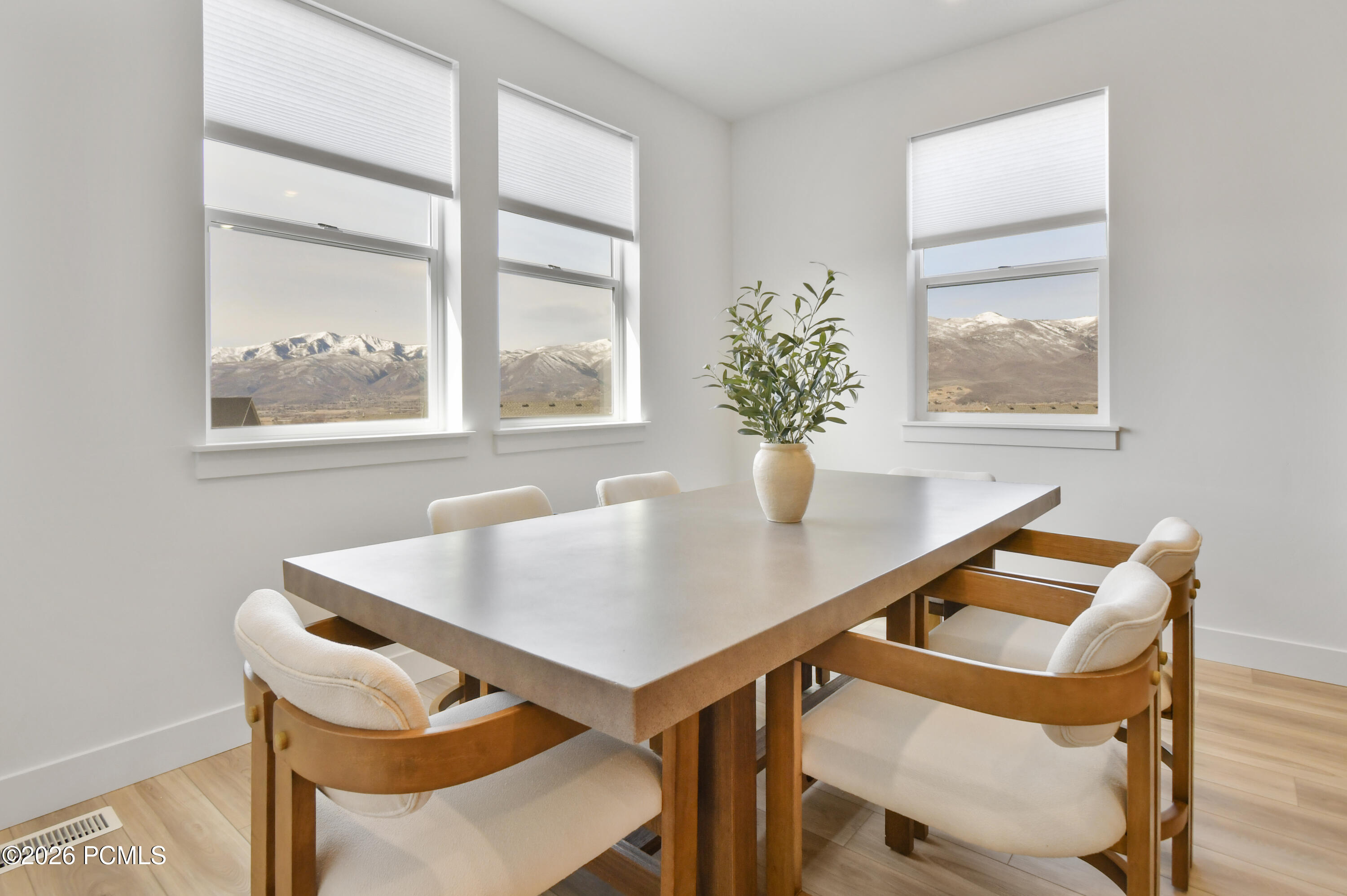 2455 N Meadowside Way