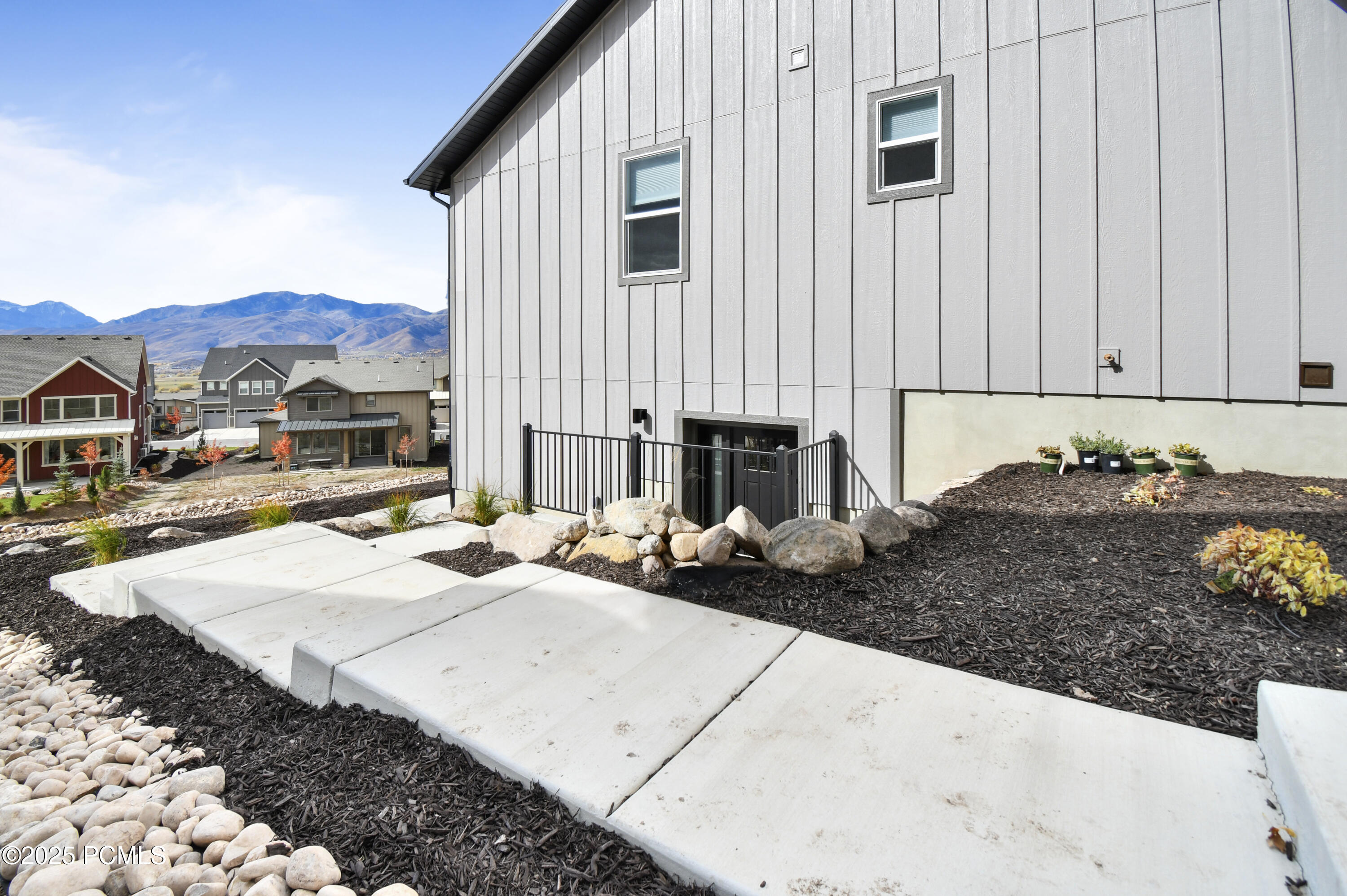 2455 N Meadowside Way