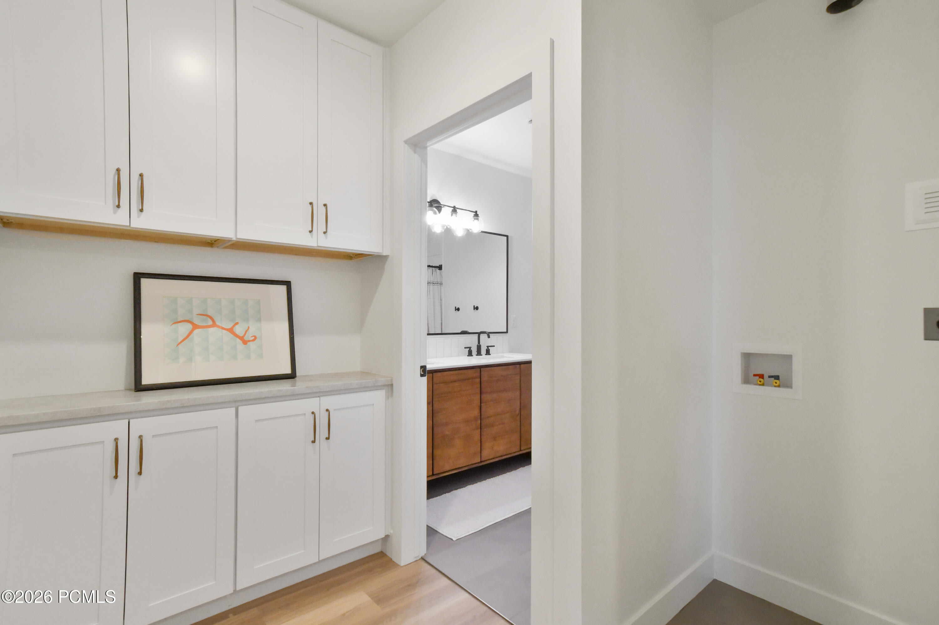 2455 N Meadowside Way