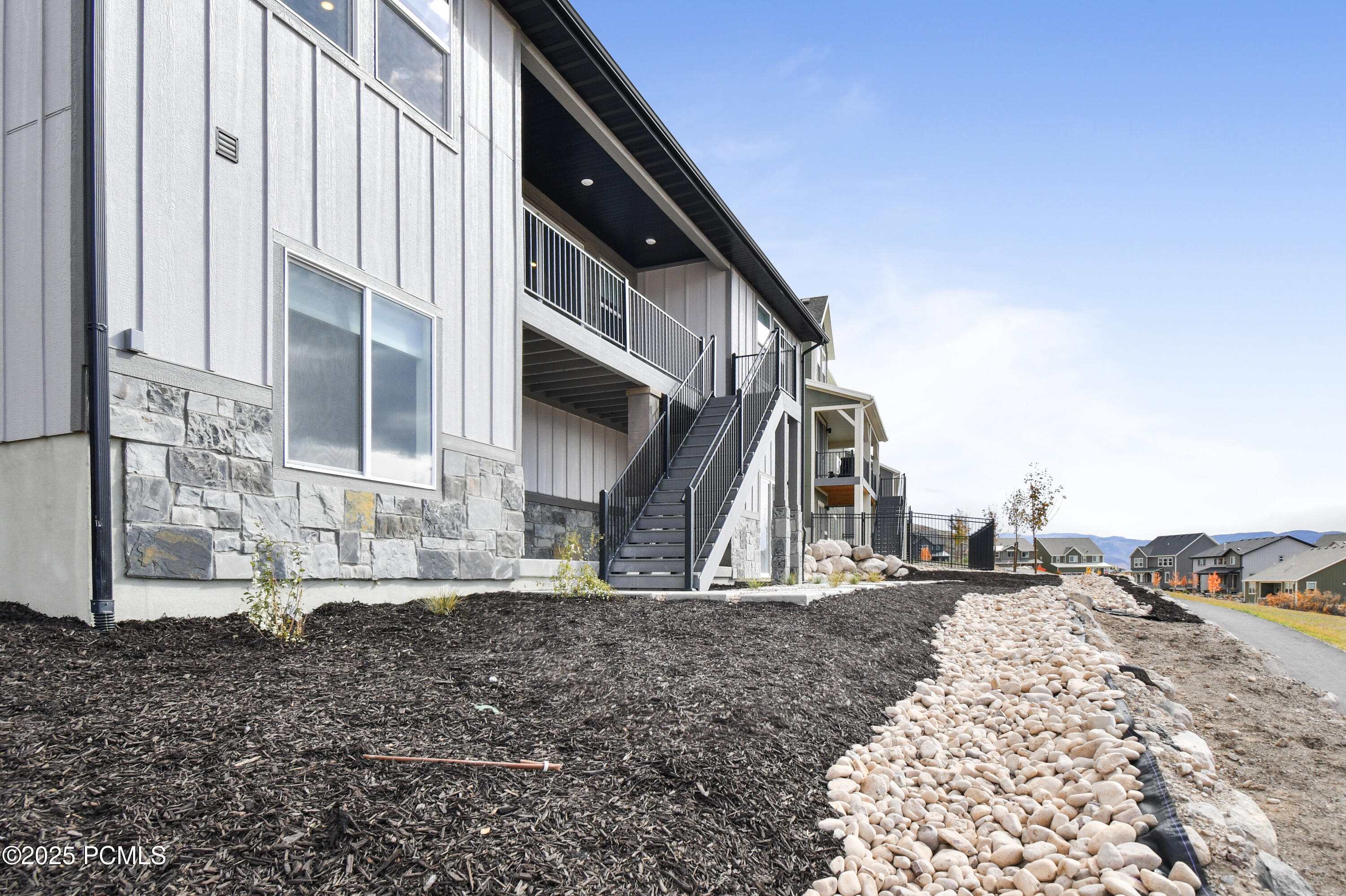 2455 N Meadowside Way