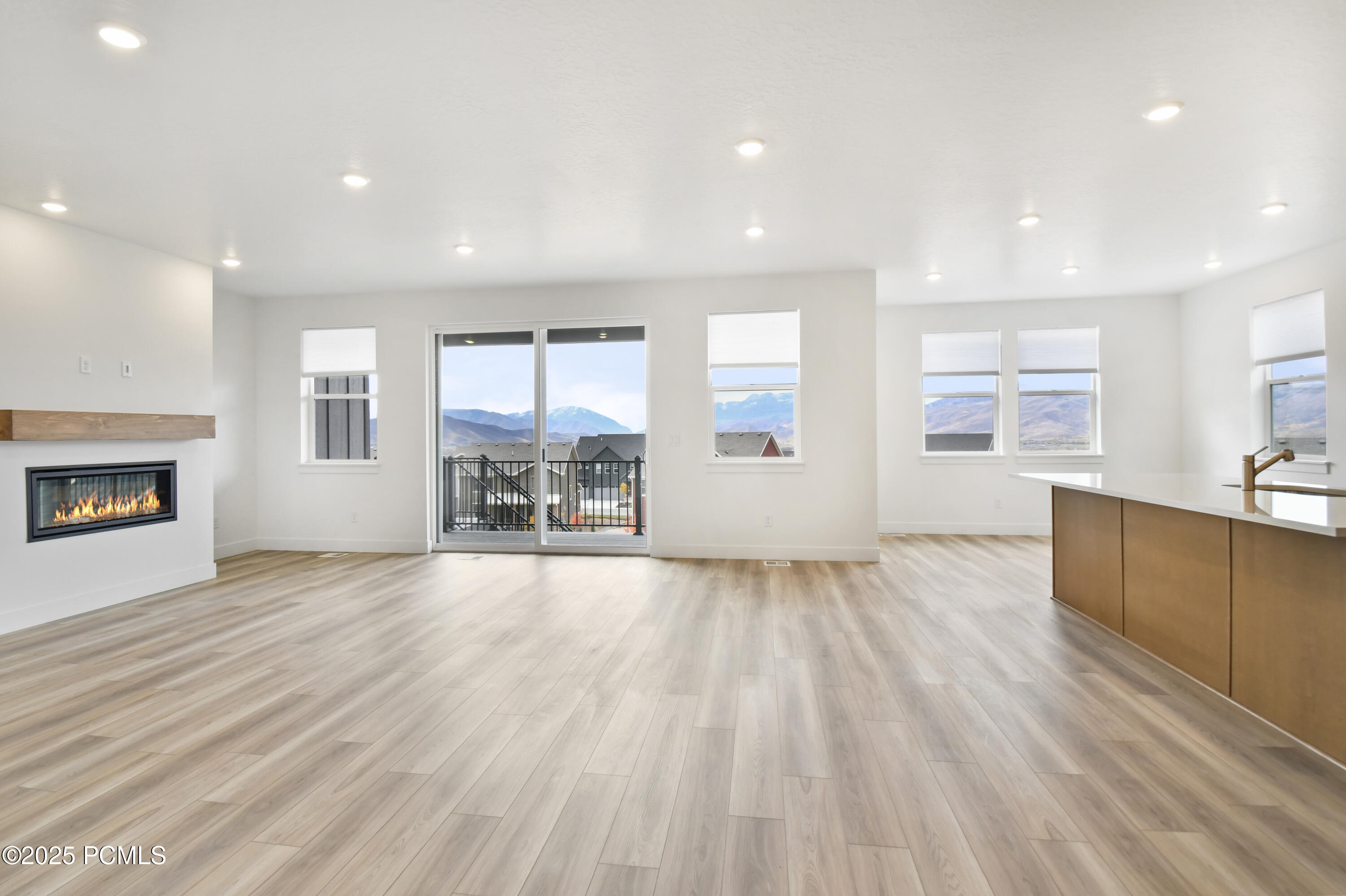 2455 N Meadowside Way