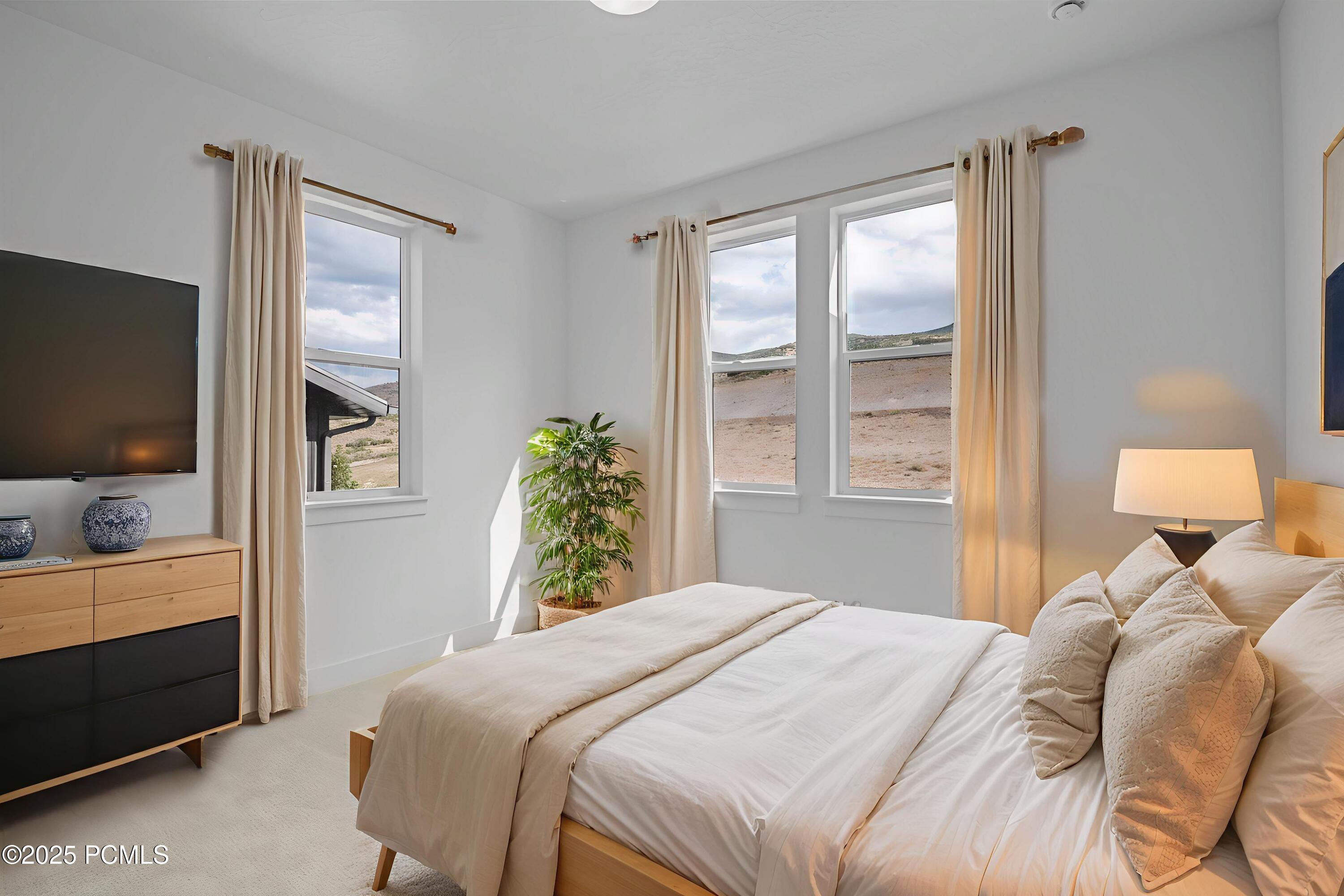 2455 N Meadowside Way