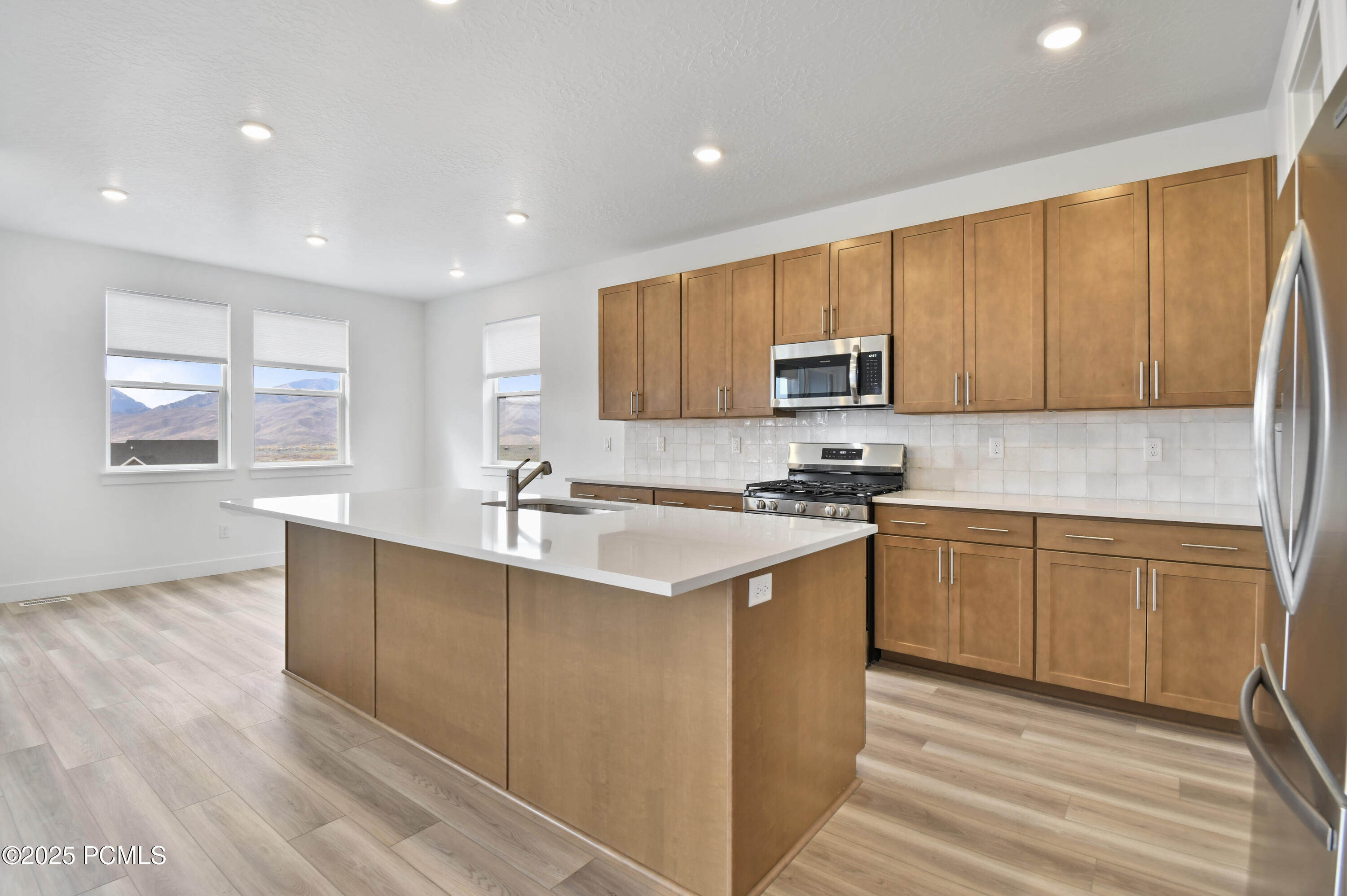 2455 N Meadowside Way