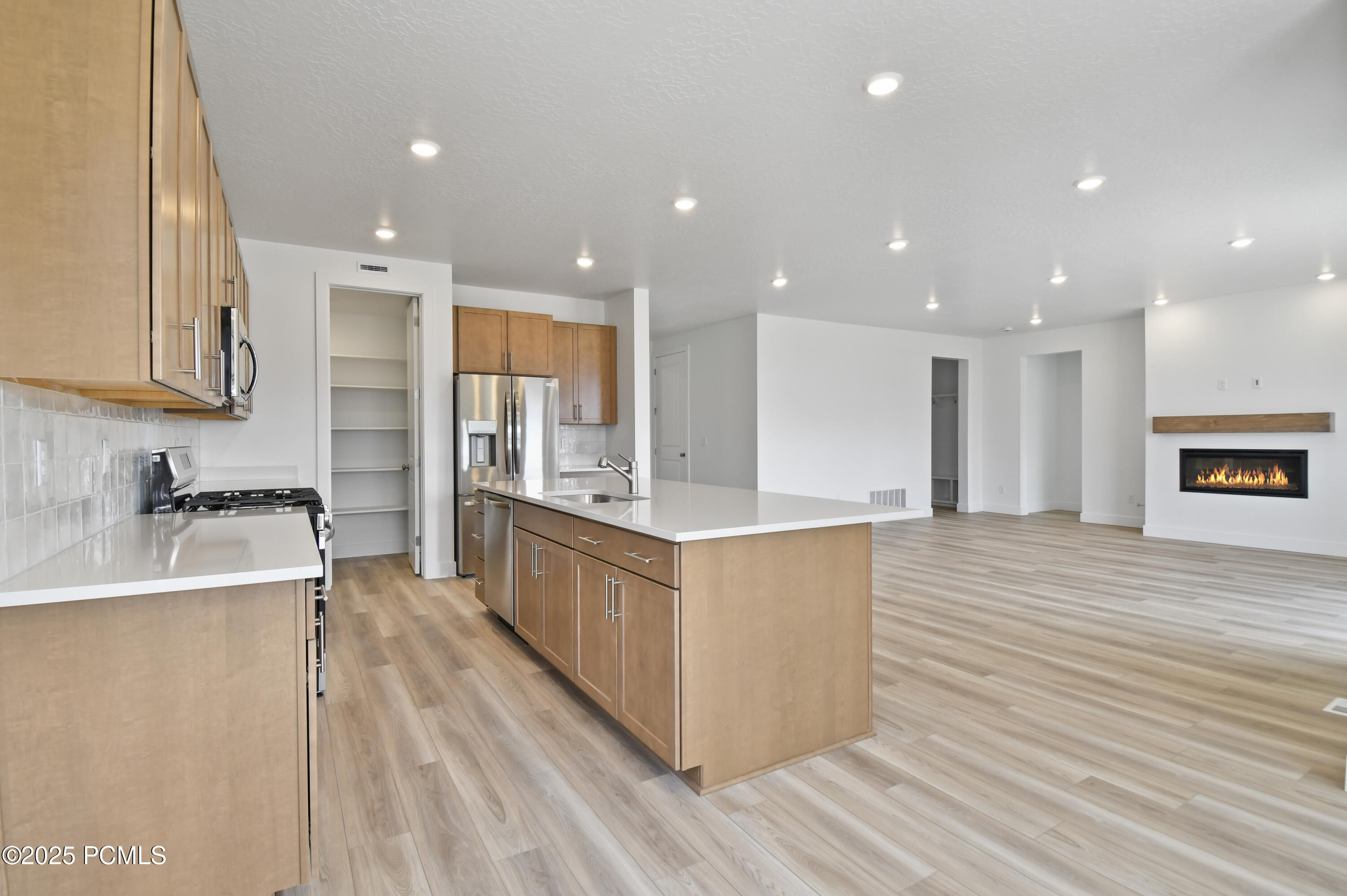 2455 N Meadowside Way