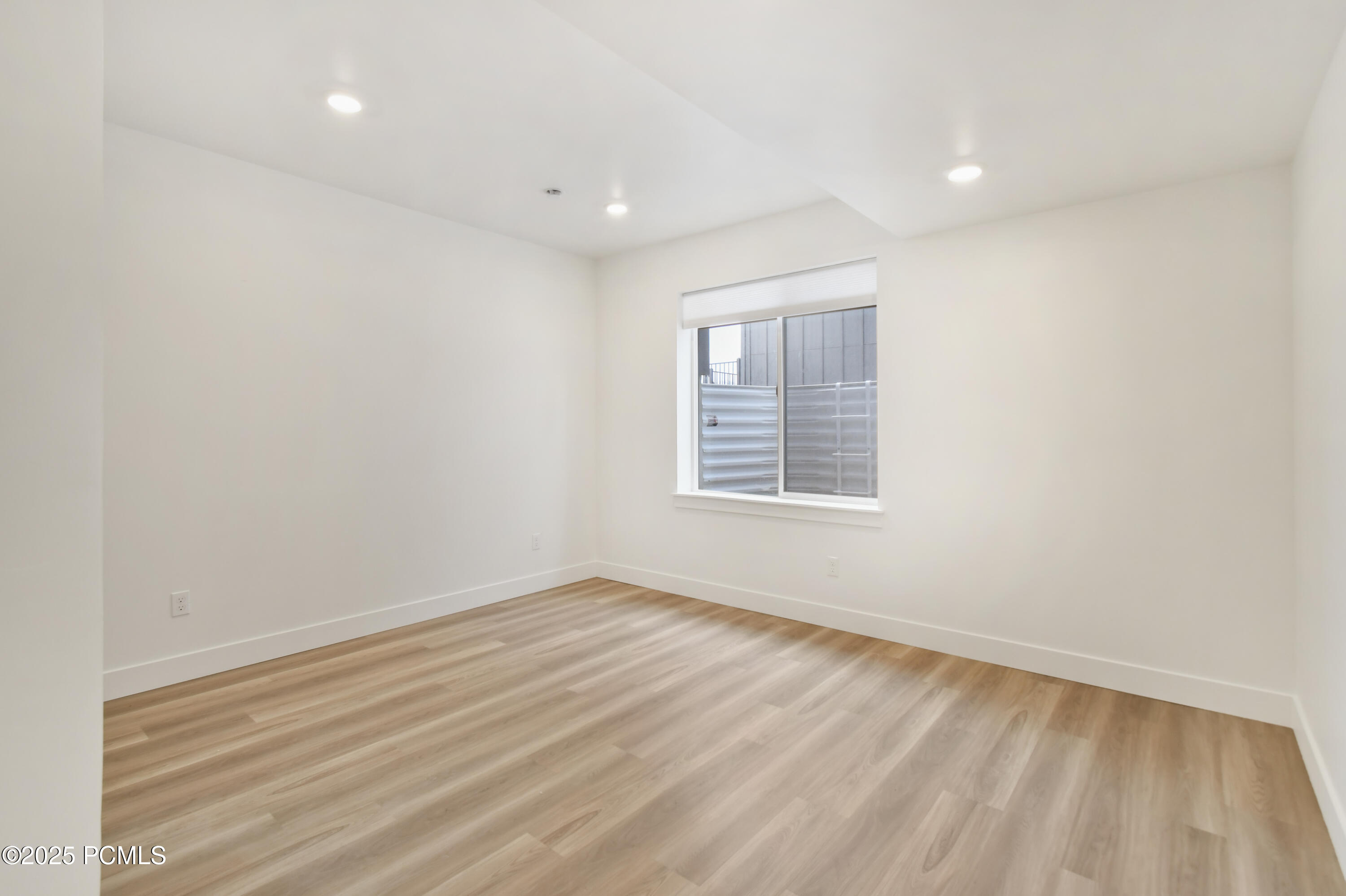 2455 N Meadowside Way