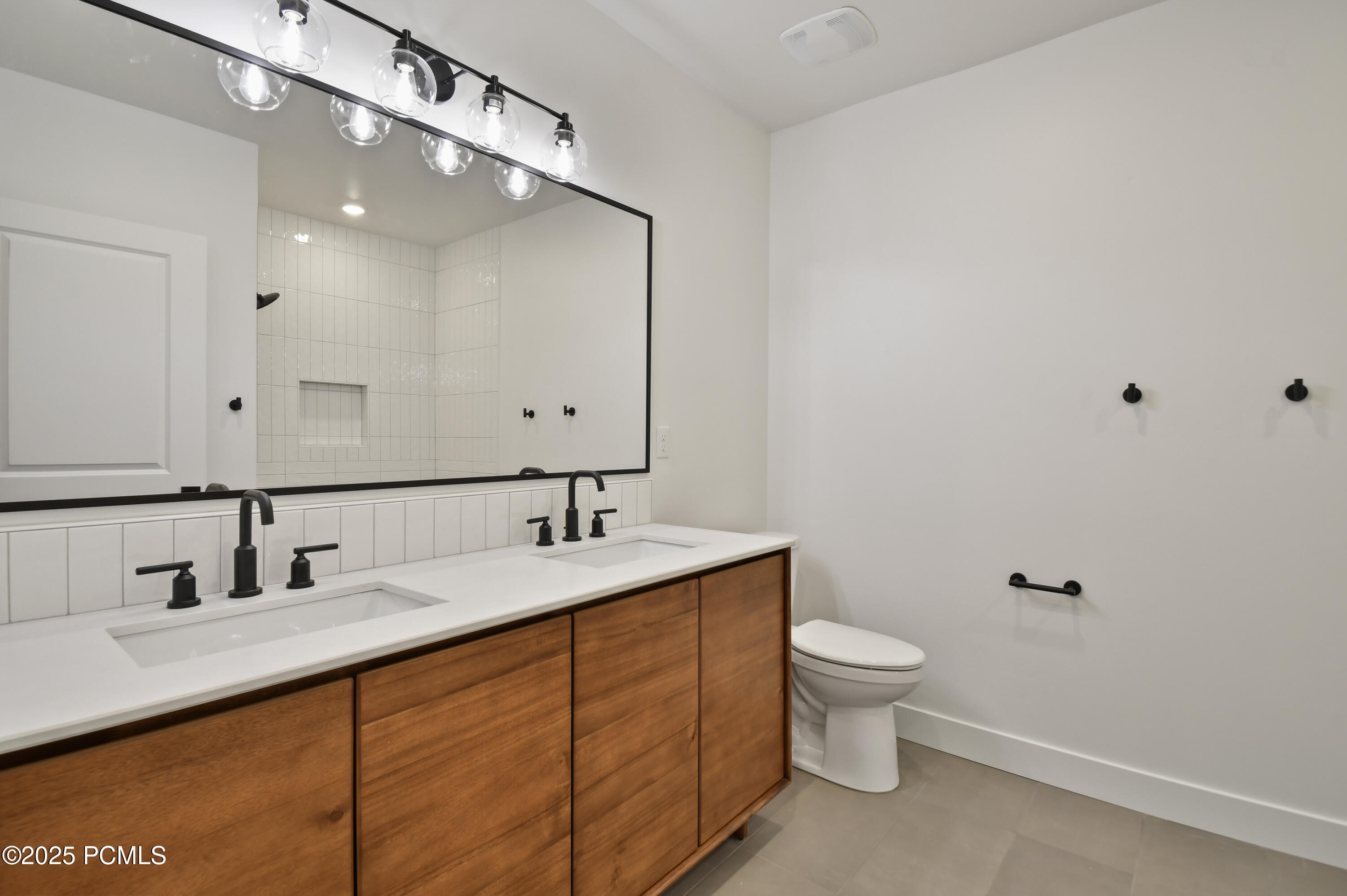 2455 N Meadowside Way