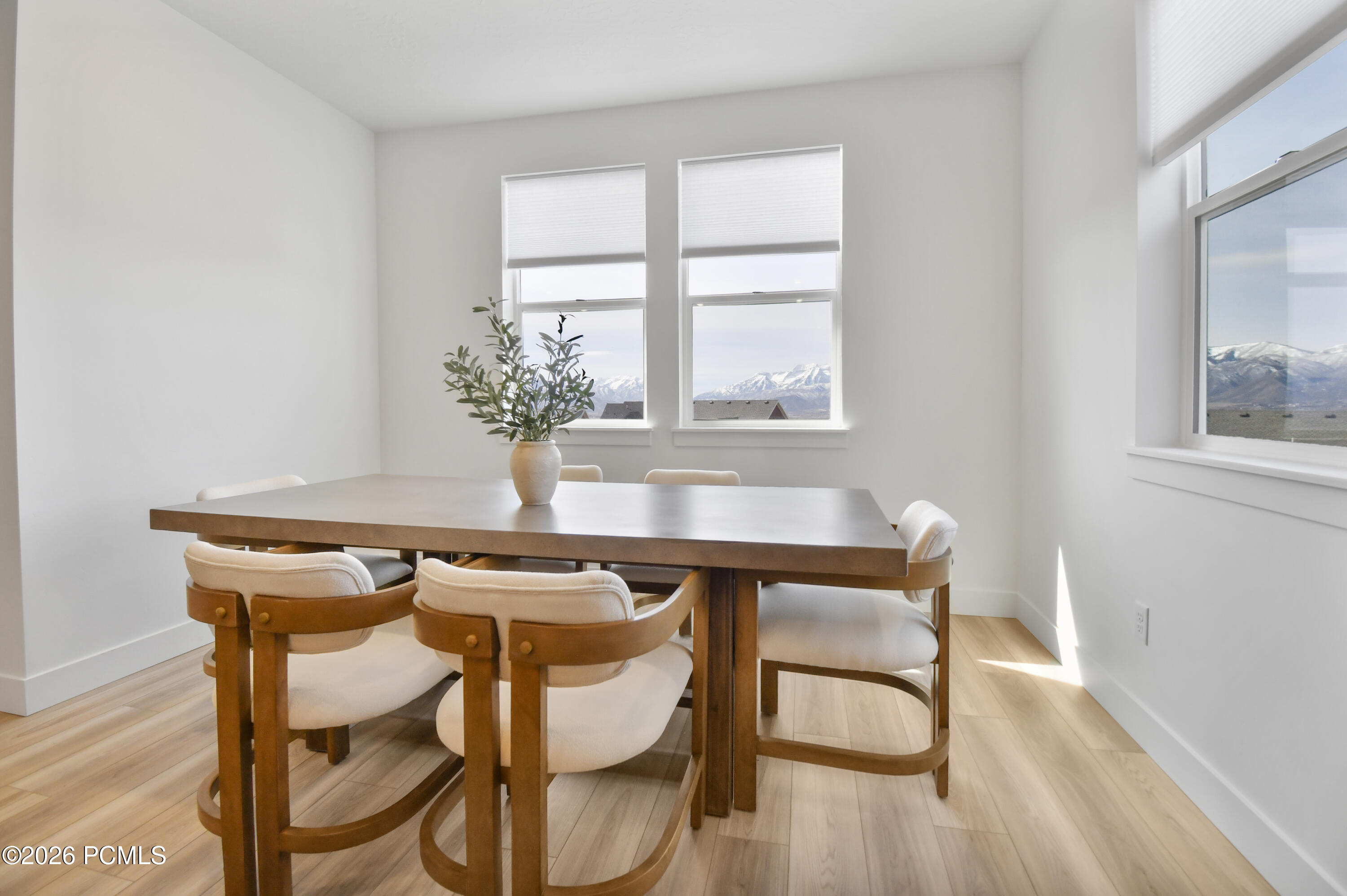 2455 N Meadowside Way