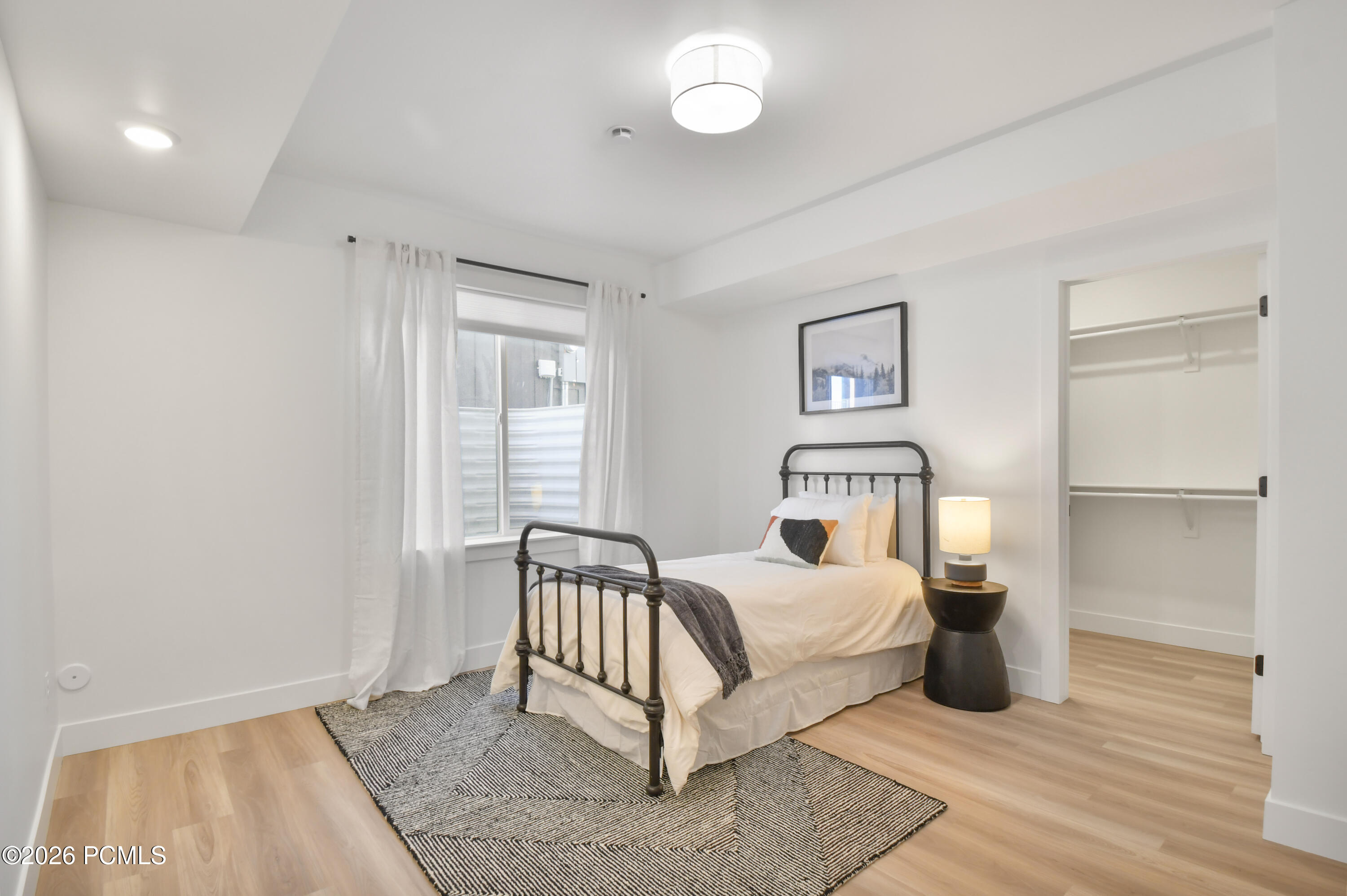 2455 N Meadowside Way