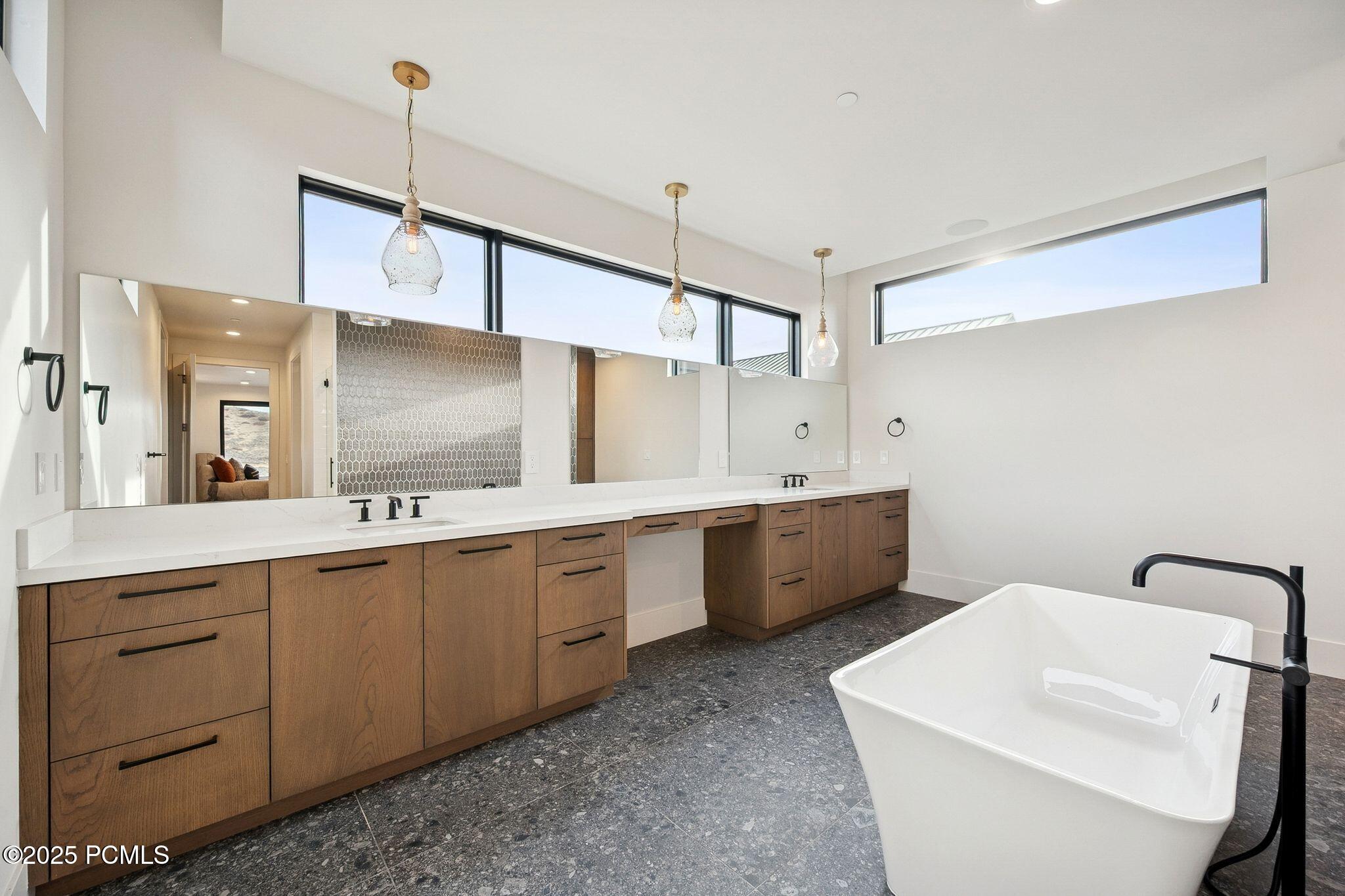 2005 Lookout Peak Circle