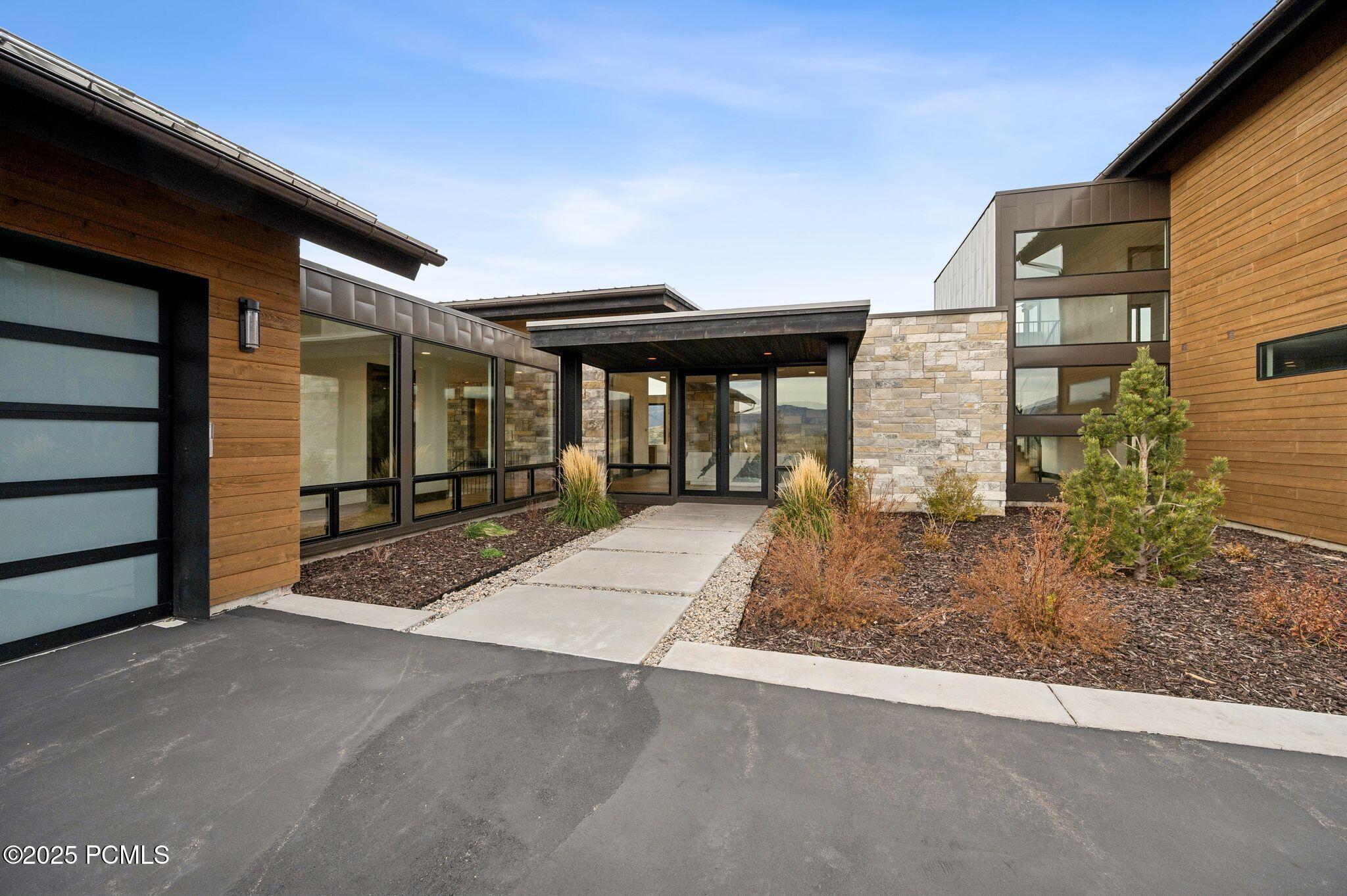 2005 Lookout Peak Circle