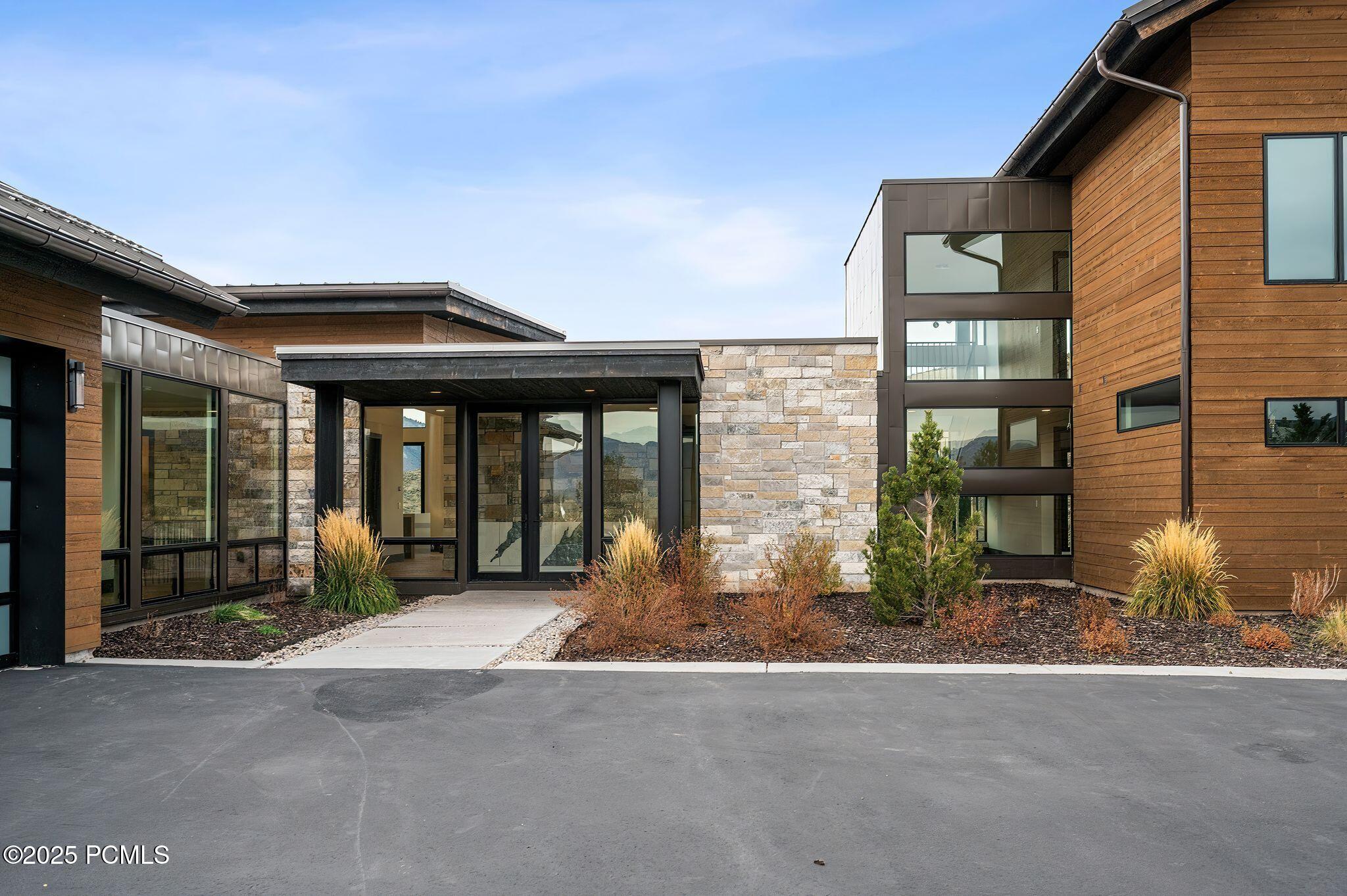 2005 Lookout Peak Circle