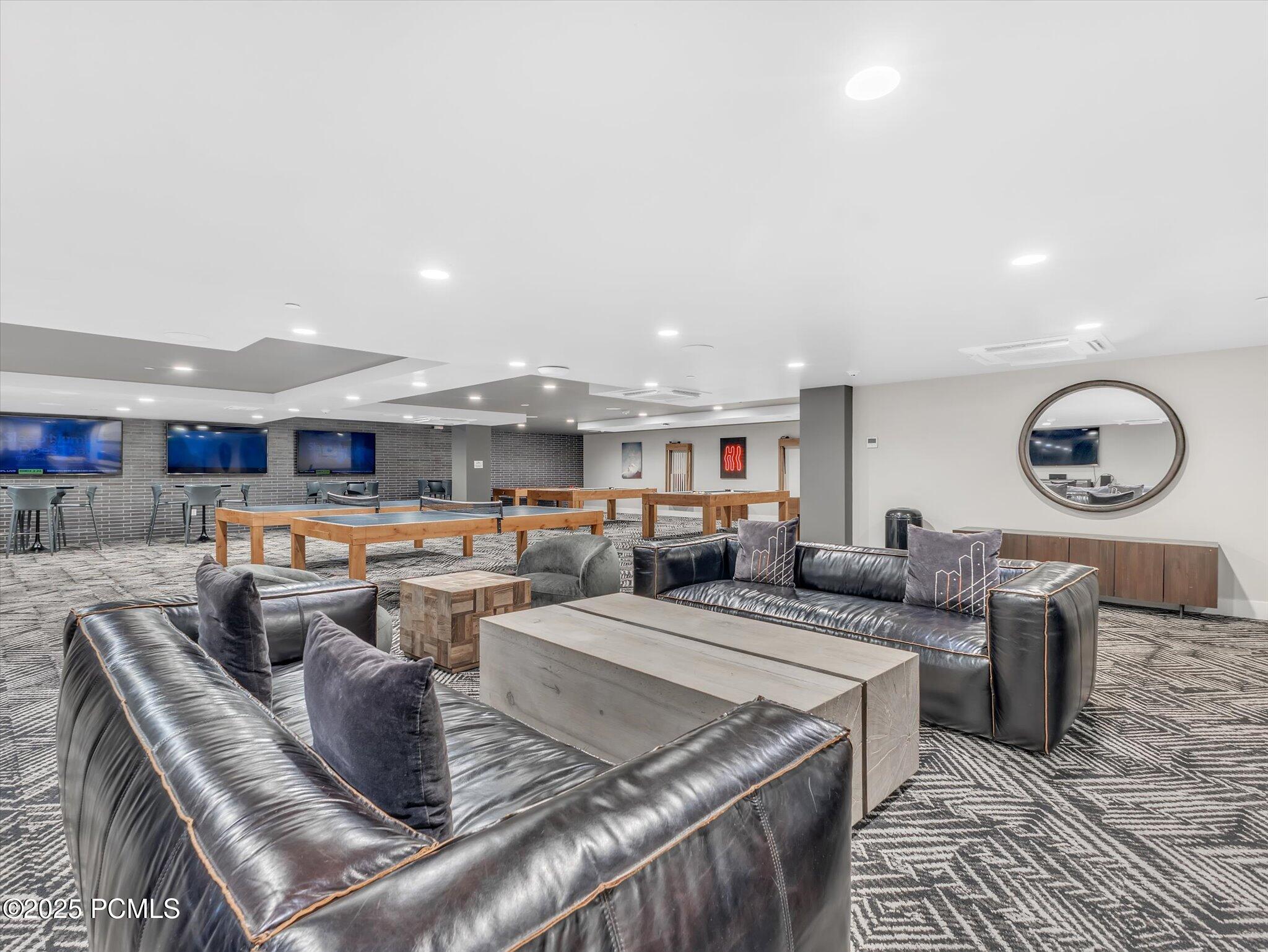 909 W Peace Tree Trail 203