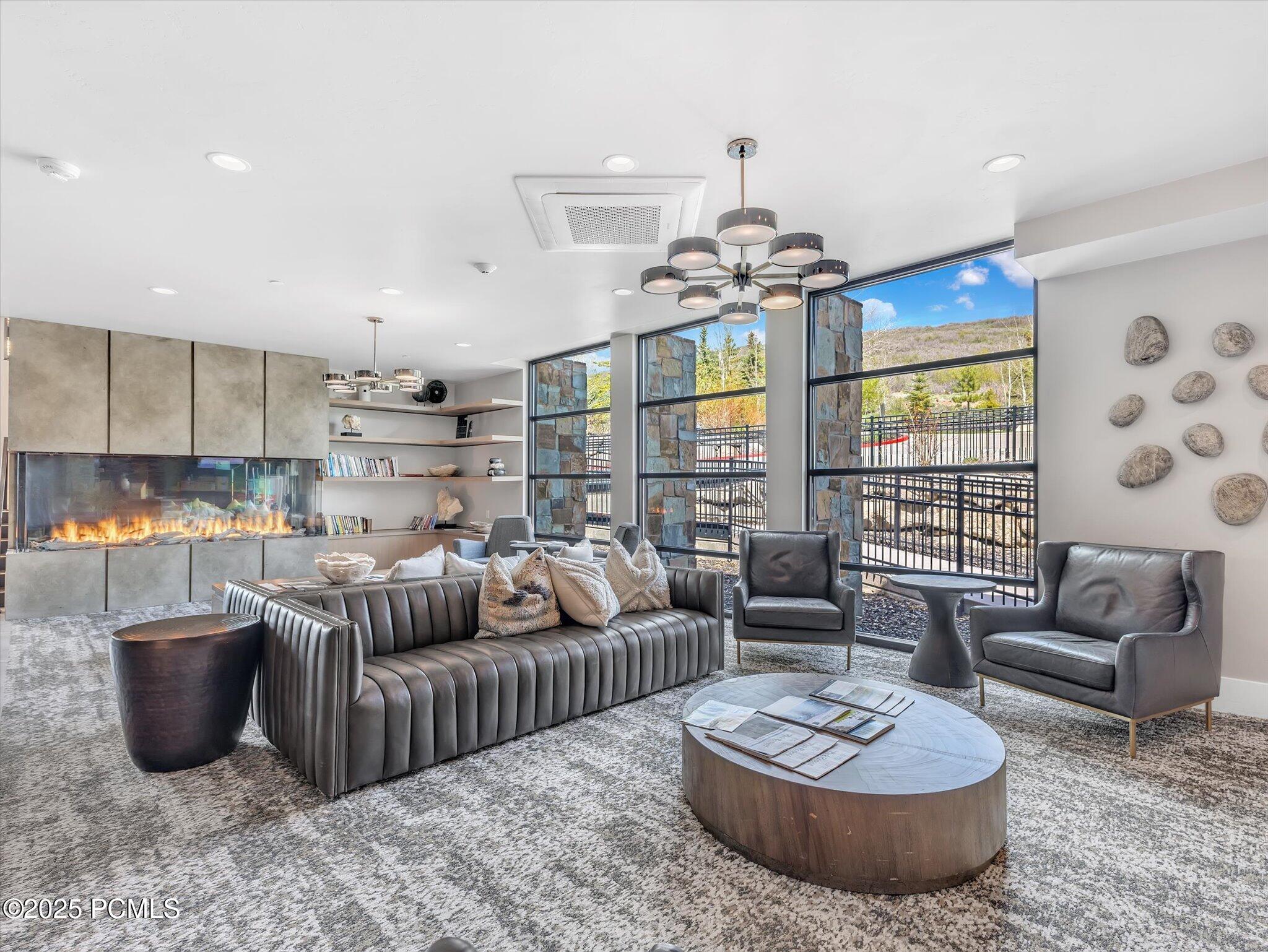 909 W Peace Tree Trail 203