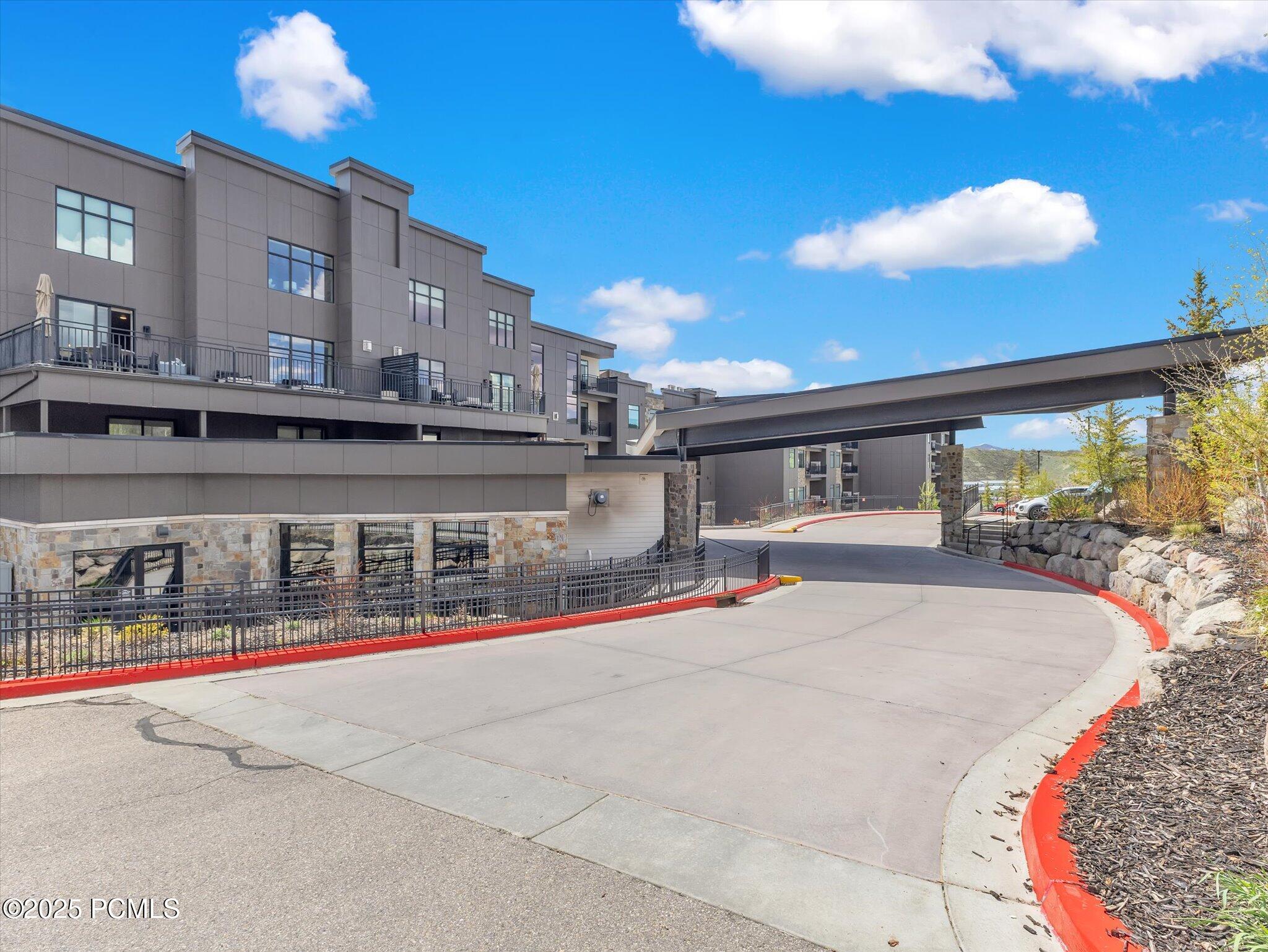 909 W Peace Tree Trail 203