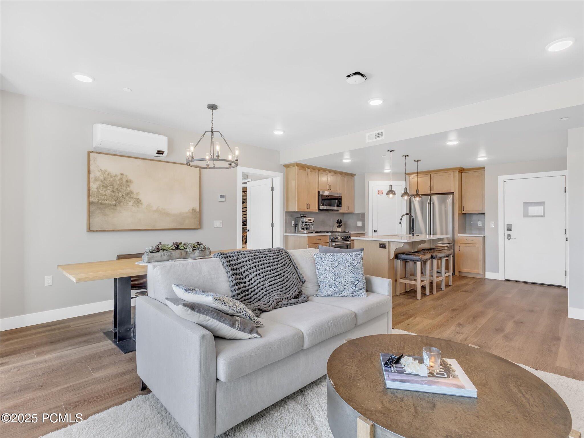 909 W Peace Tree Trail 203